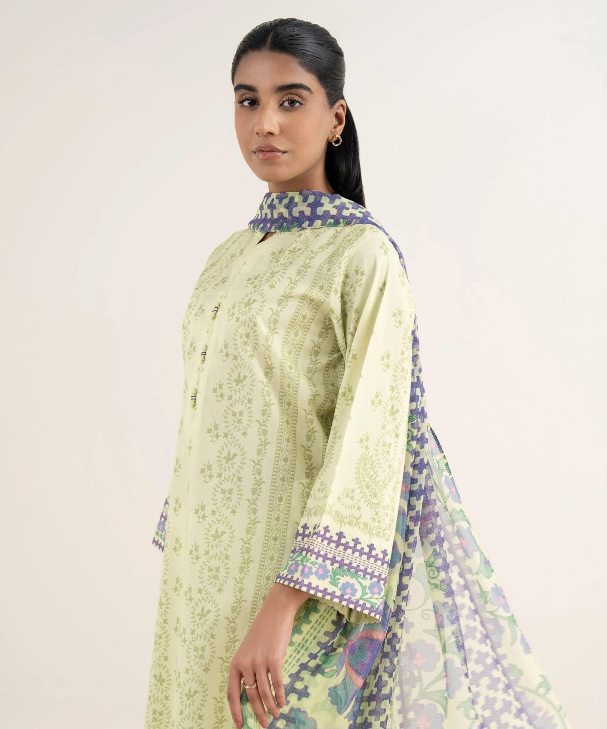 Sapphire Stitched 3 Piece Lawn PESGS26V022B (Y-177 184) J(6) - Image 2