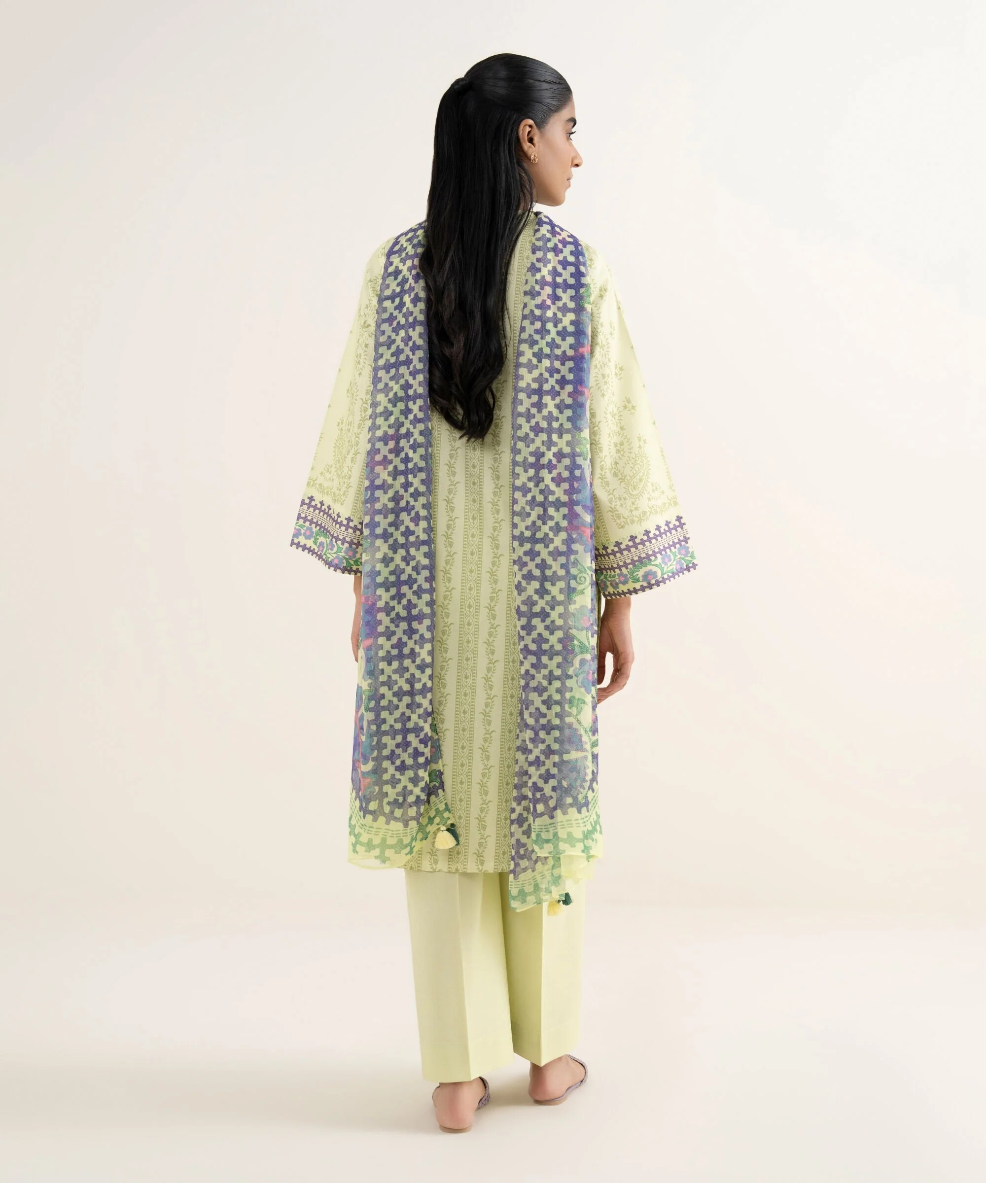 Sapphire Stitched 3 Piece Lawn PESGS26V022B (Y-177 184) J(6) - Image 4