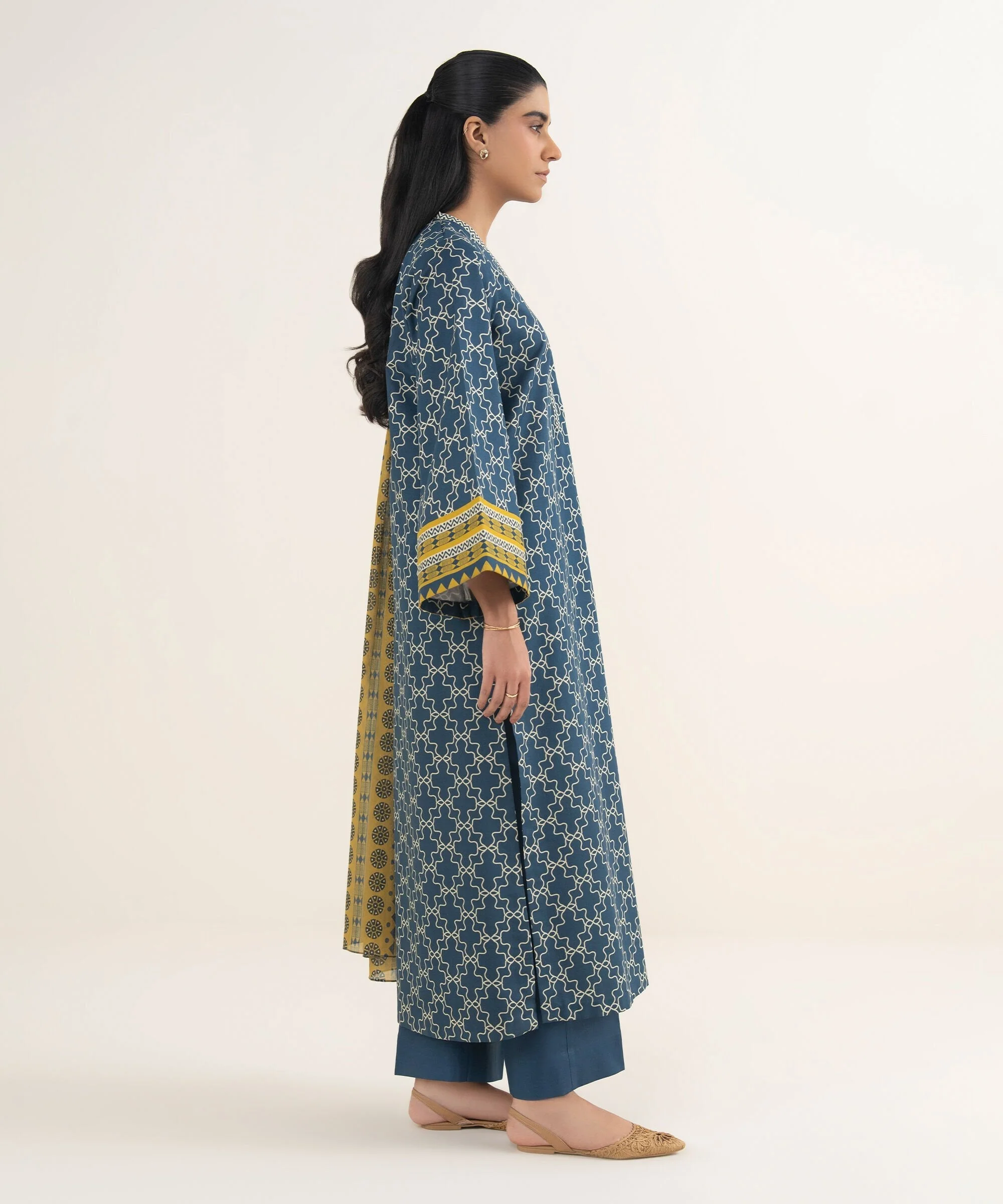 Sapphire Stitched 3 Piece Lawn U3PDDS26V097 (Y-179) J(10) - Image 3
