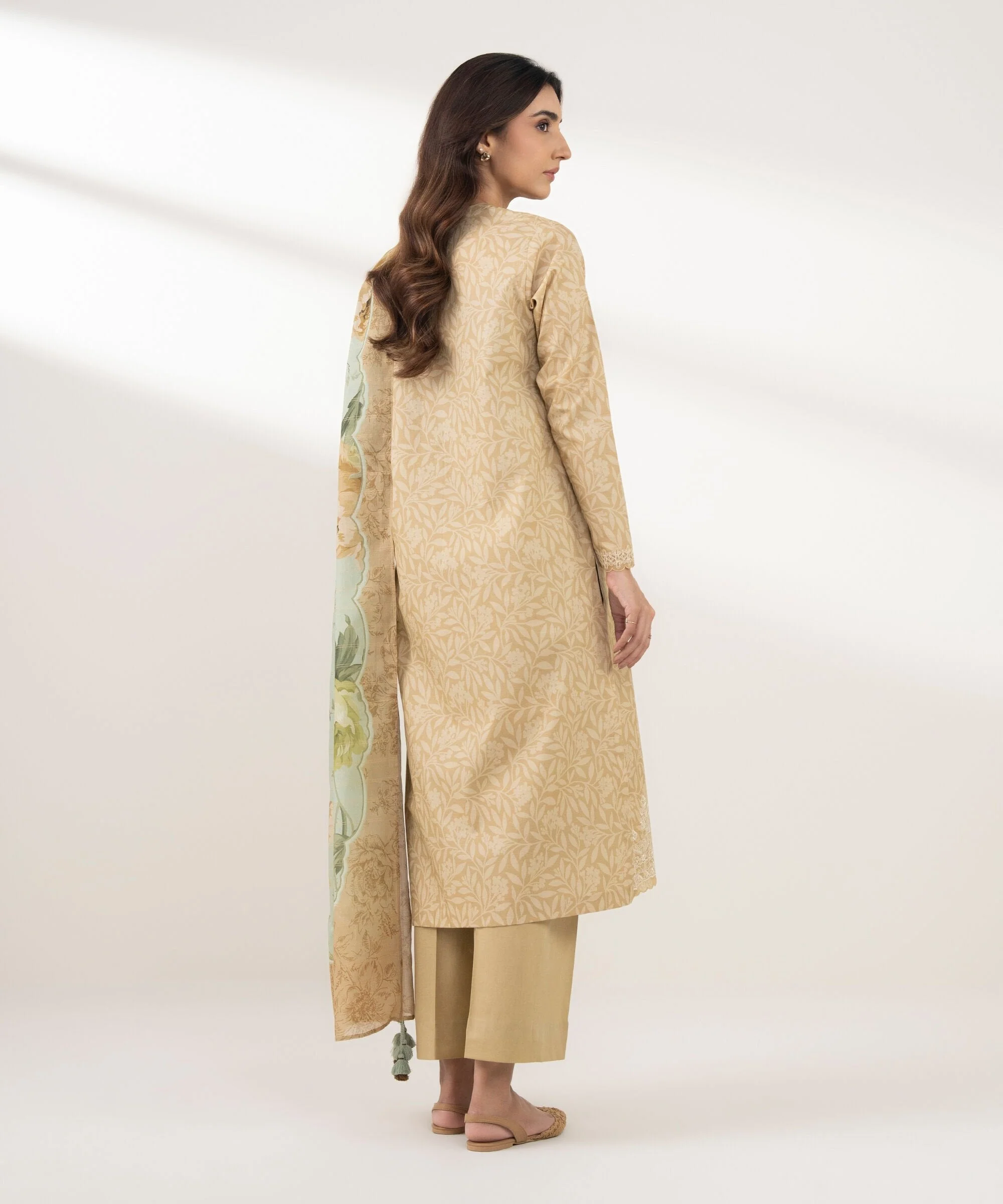 Sapphire Stitched 3 Piece ZARI Lawn EDYS26V0124B (Y-178 185) J(10) - Image 4