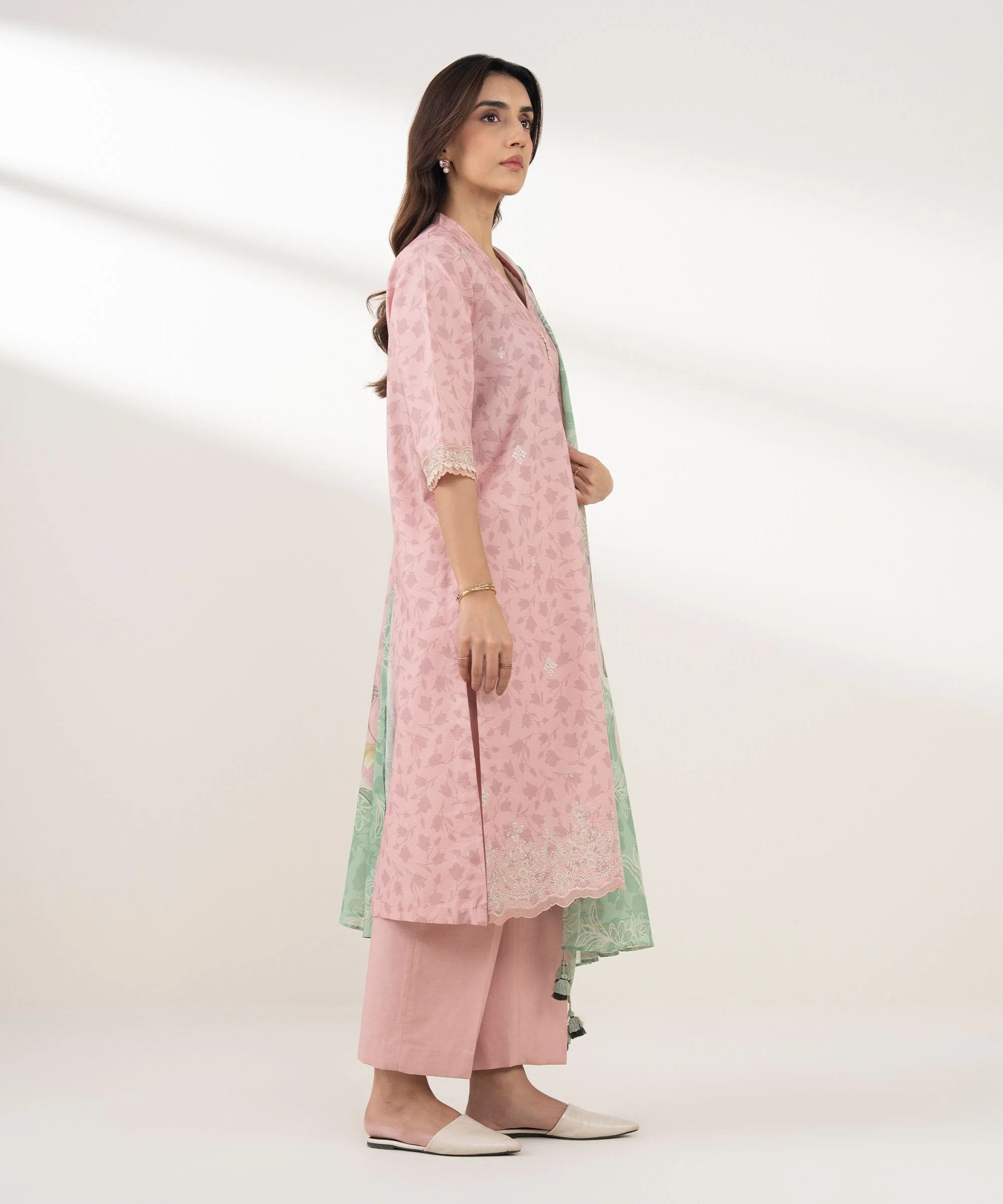 Sapphire Stitched 3 Piece ZARI Lawn PEDYS26V0122 (Y-180) J(8) - Image 3