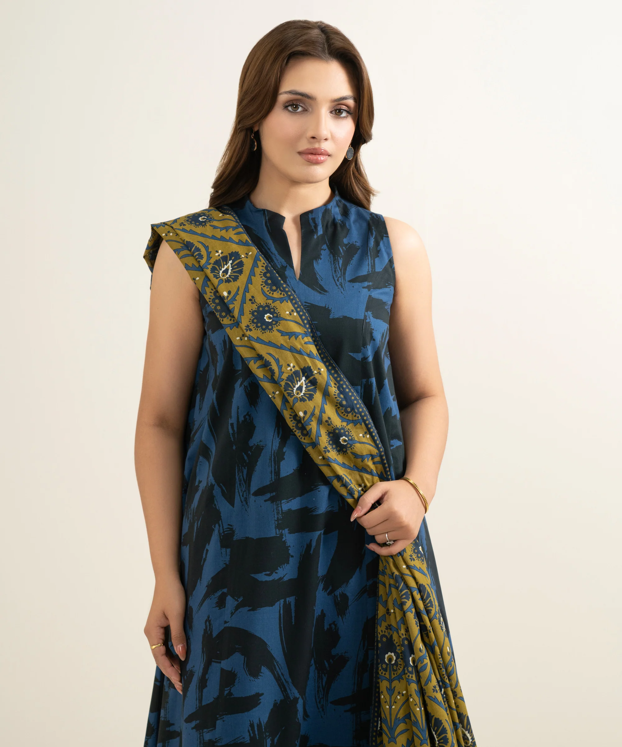Sapphire Stitched Lawn 3 Piece U3P-DDS26V1-28 JM(55) Y 185 191