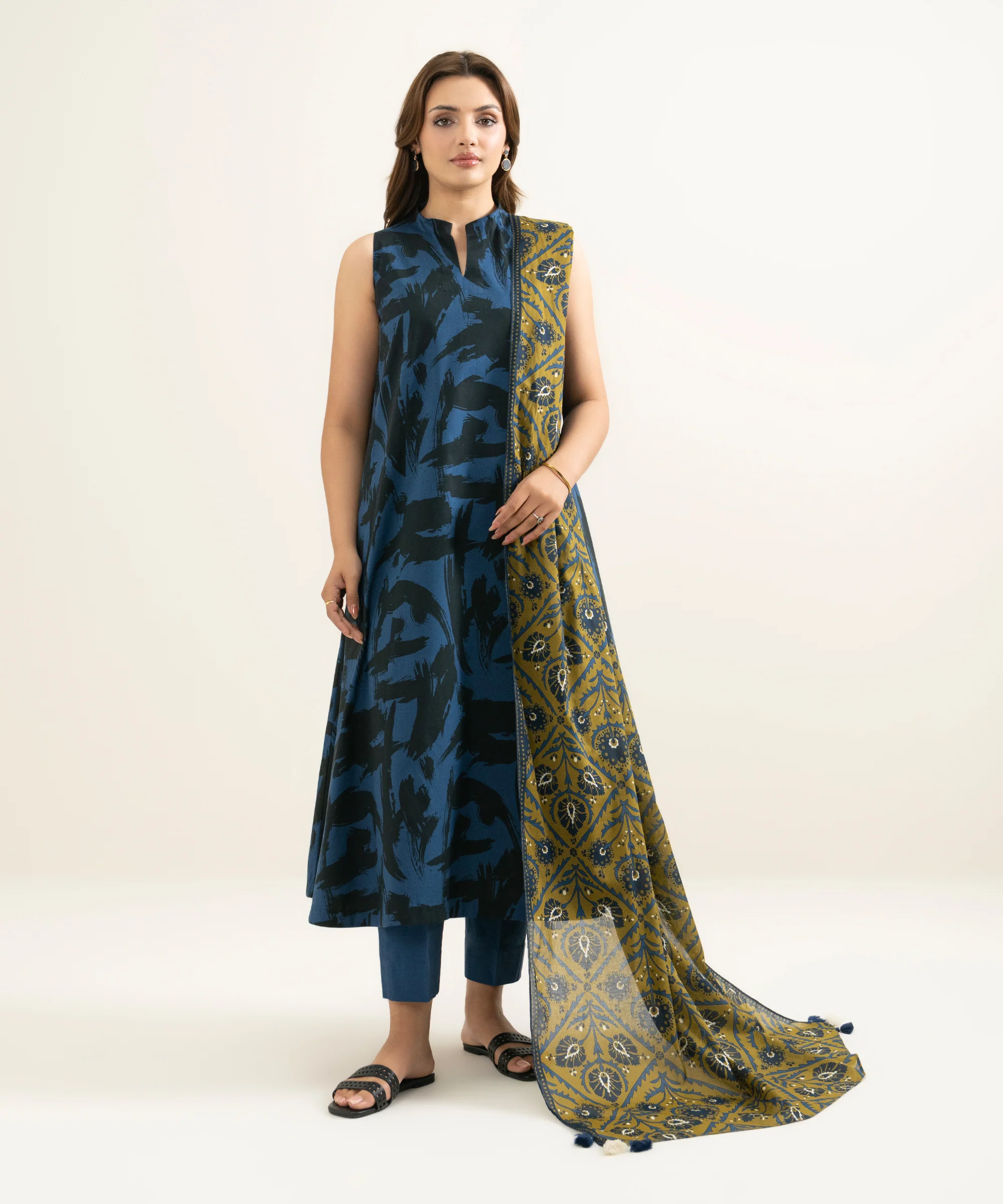 Sapphire Stitched Lawn 3 Piece U3P-DDS26V1-28 JM(55) Y 185 191 - Image 2