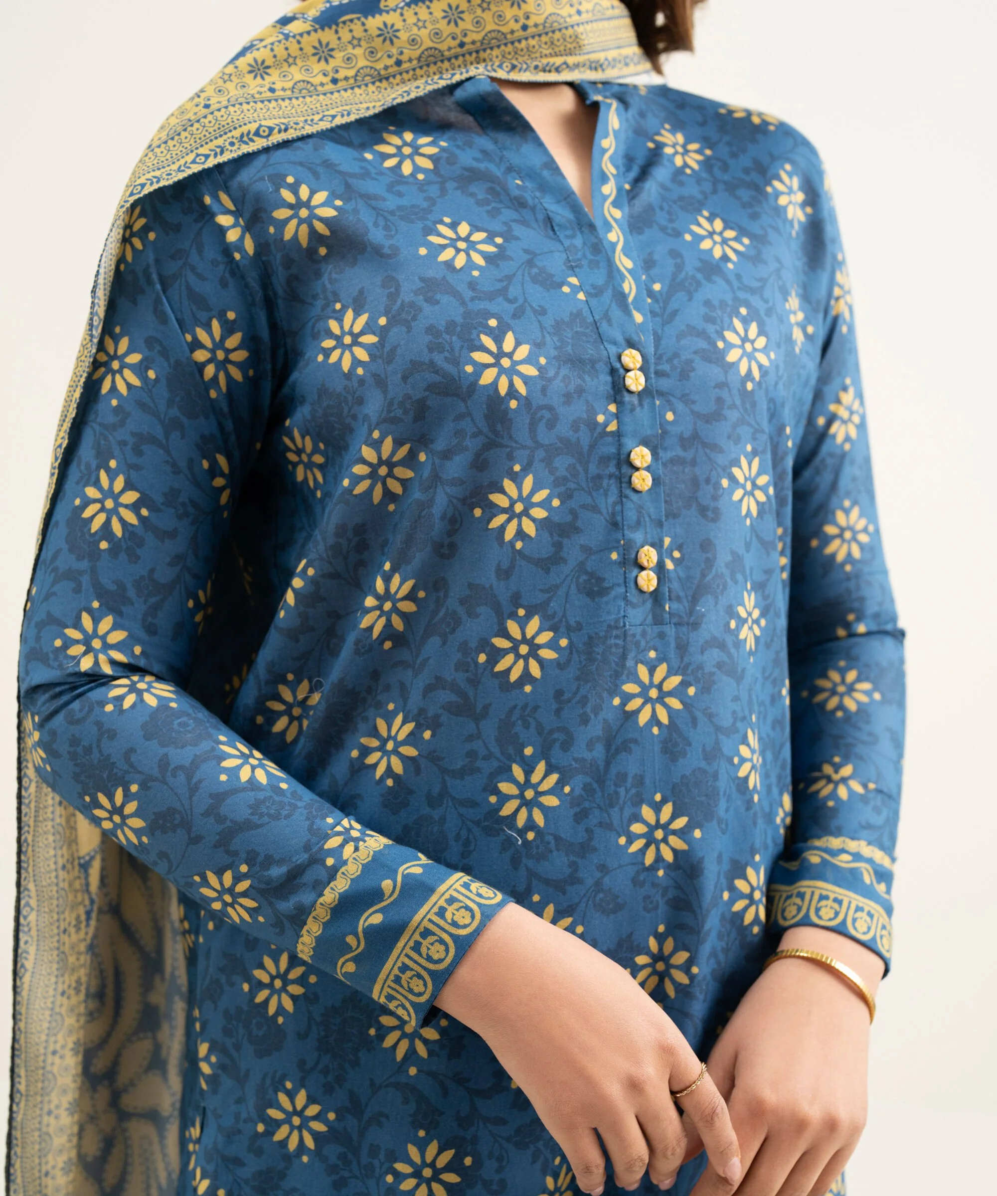 Sapphire Stitched Lawn 2 Piece U3P-DDS26V2-18 JM(60) - Image 4