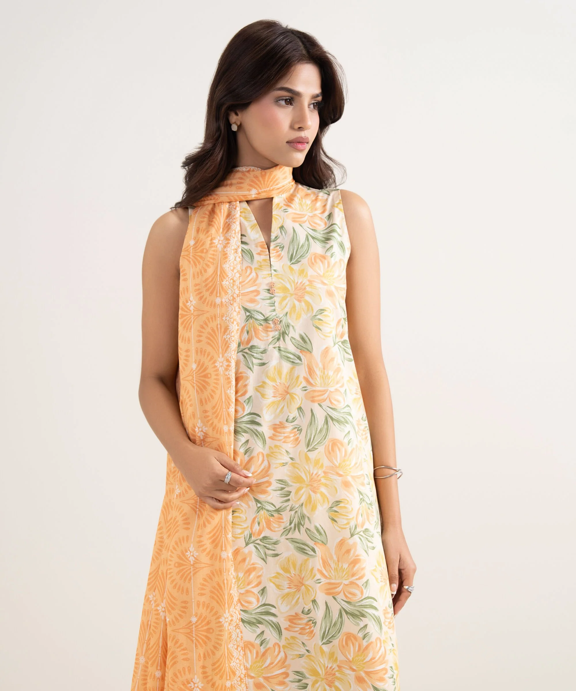 Sapphire Stitched Lawn 3 Piece U3P-DDS26V2-21 J(125) Y176