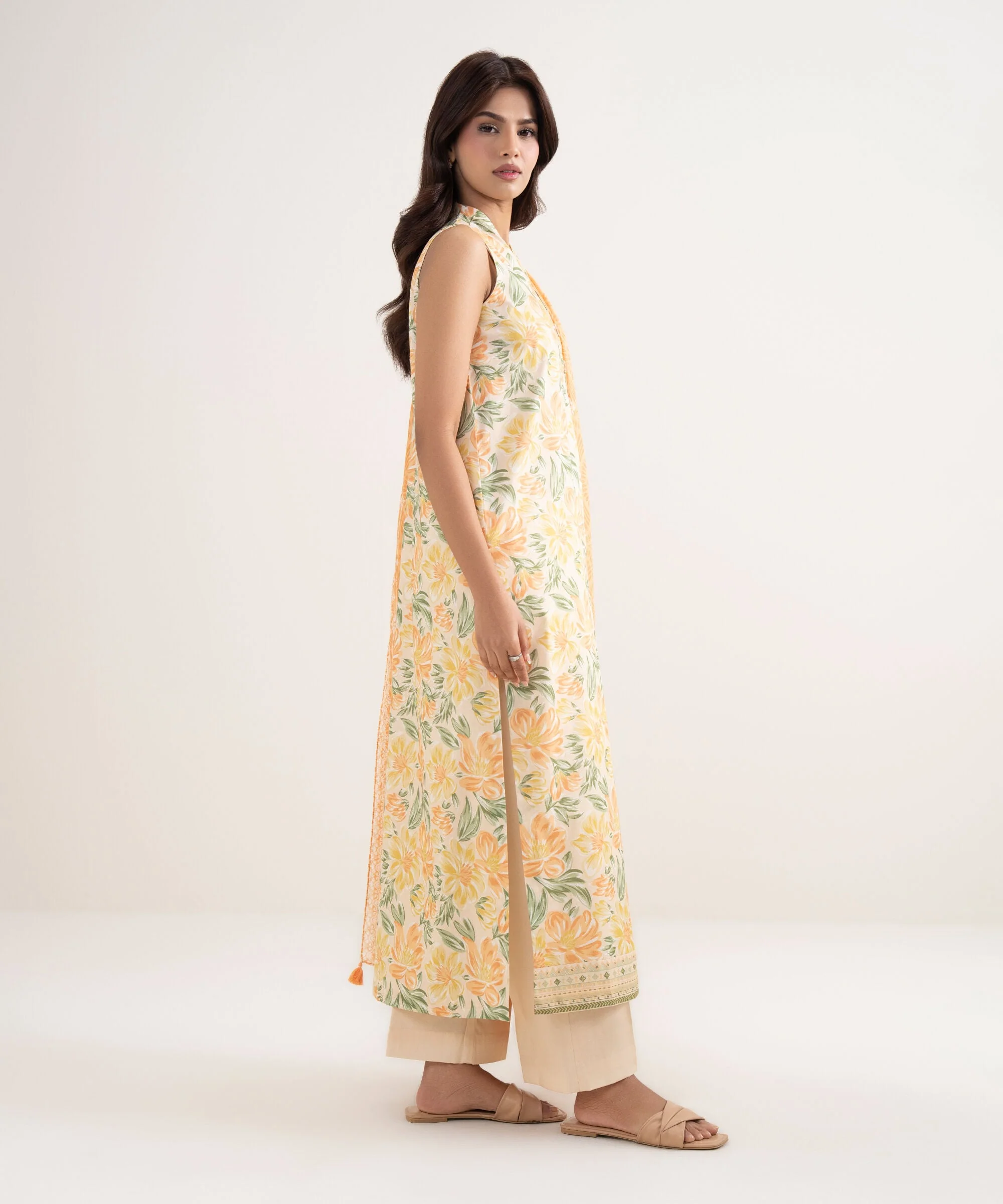 Sapphire Stitched Lawn 3 Piece U3P-DDS26V2-21 J(125) Y176 - Image 3