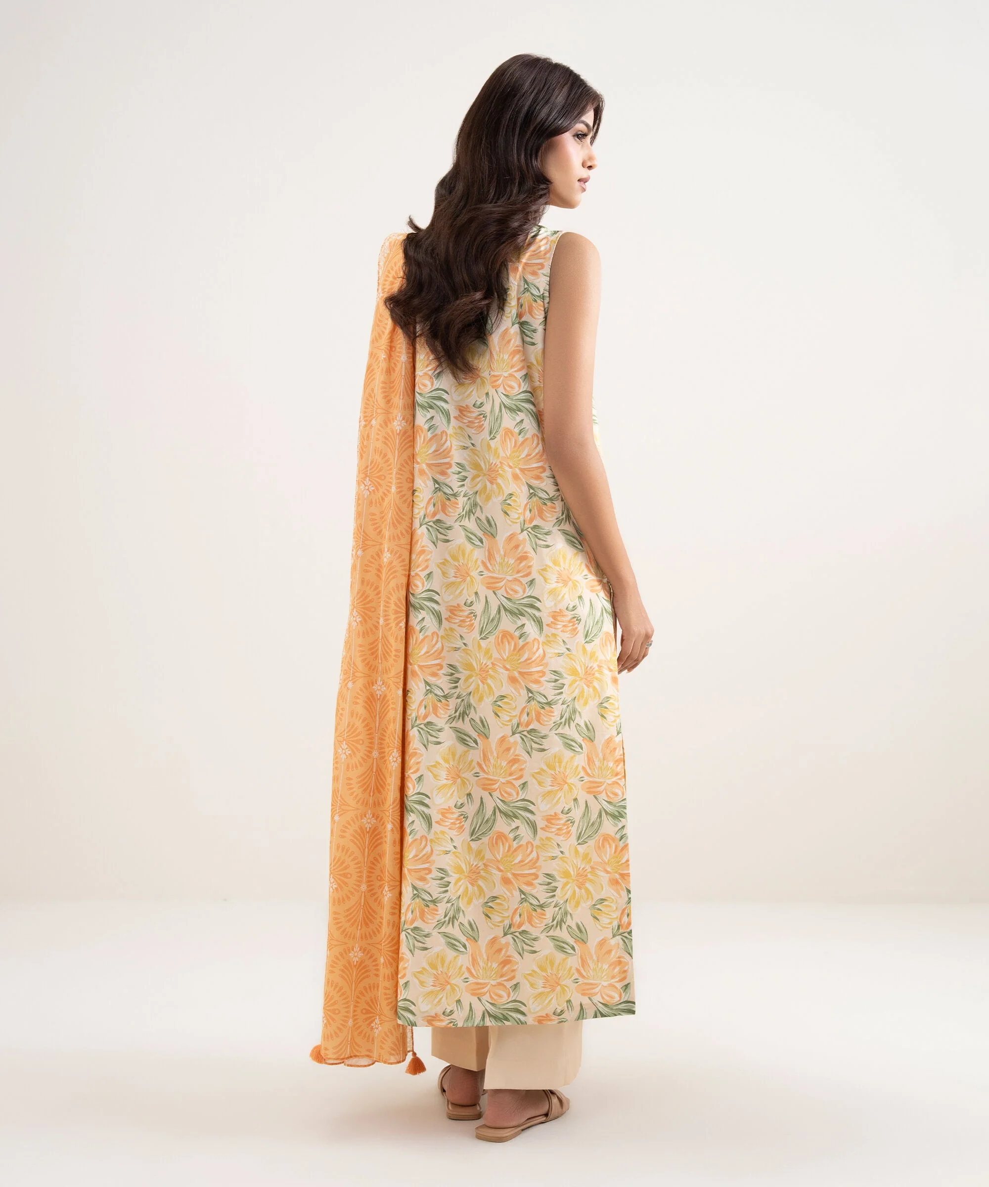 Sapphire Stitched Lawn 3 Piece U3P-DDS26V2-21 J(125) Y176 - Image 4