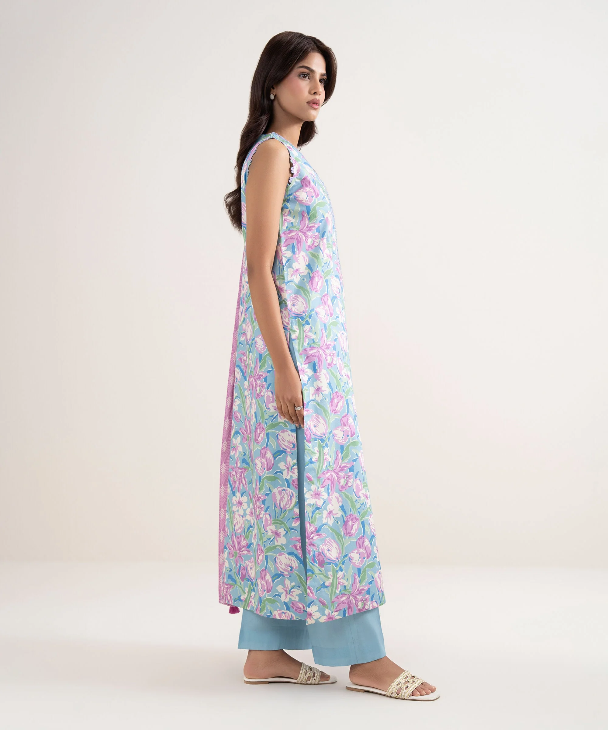 Sapphire Stitched Lawn 3 Piece U3P-DDS26V2-22 J(126) Y (195) - Image 3