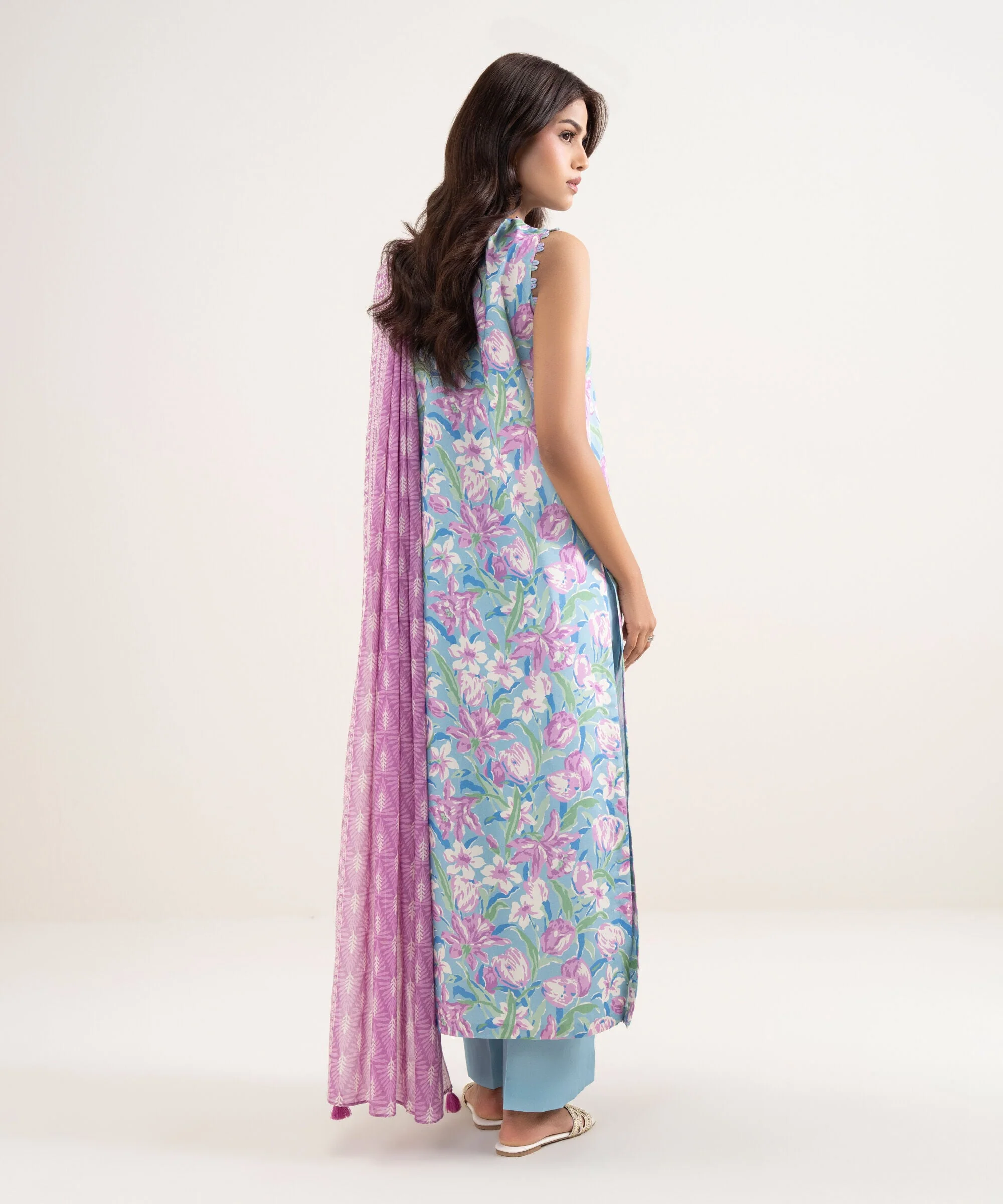 Sapphire Stitched Lawn 3 Piece U3P-DDS26V2-22 J(126) Y (195) - Image 4