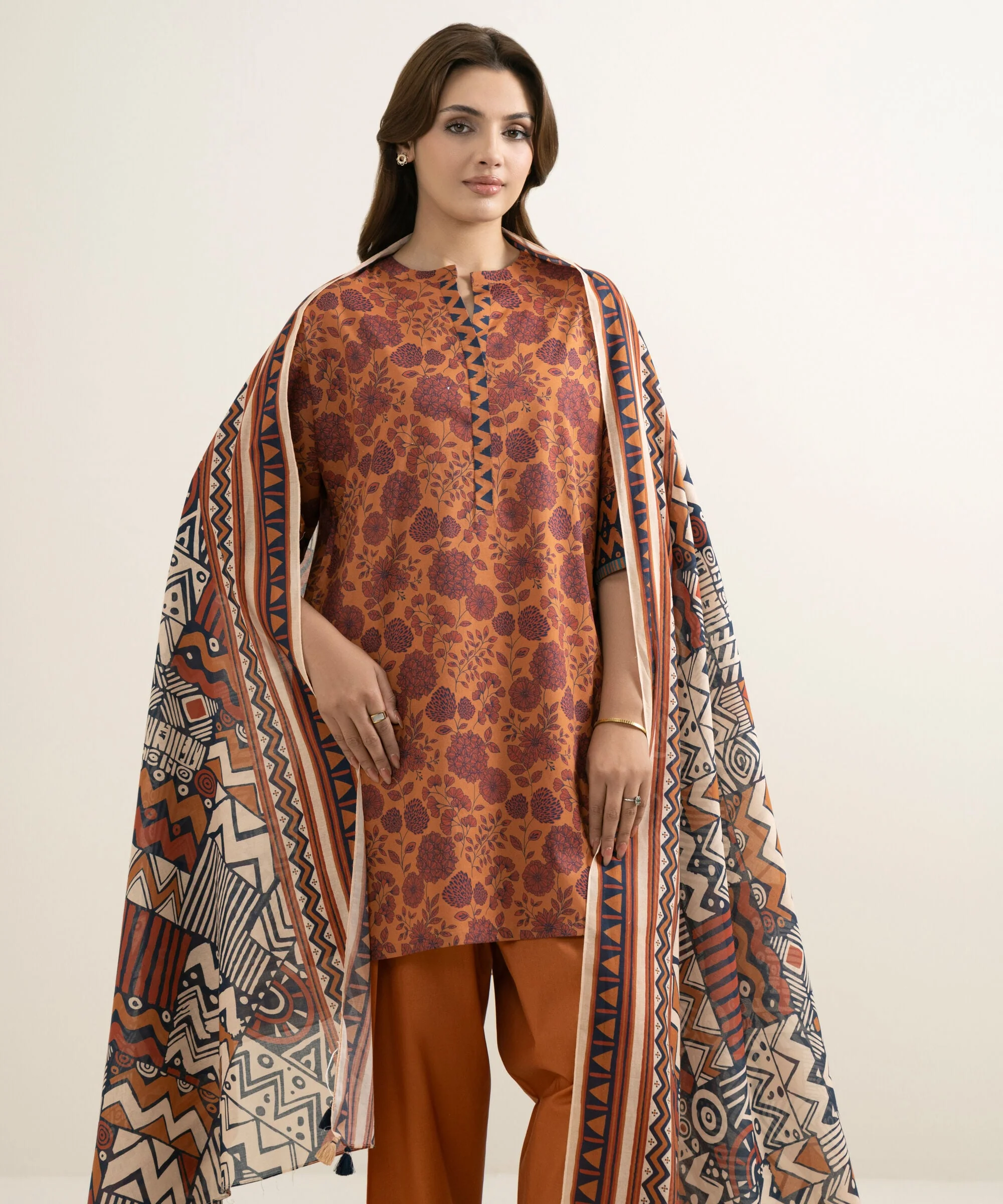 Sapphire Stitched Lawn 3 Piece U3P-DYS26V1-154 JM(60 &59) Y158
