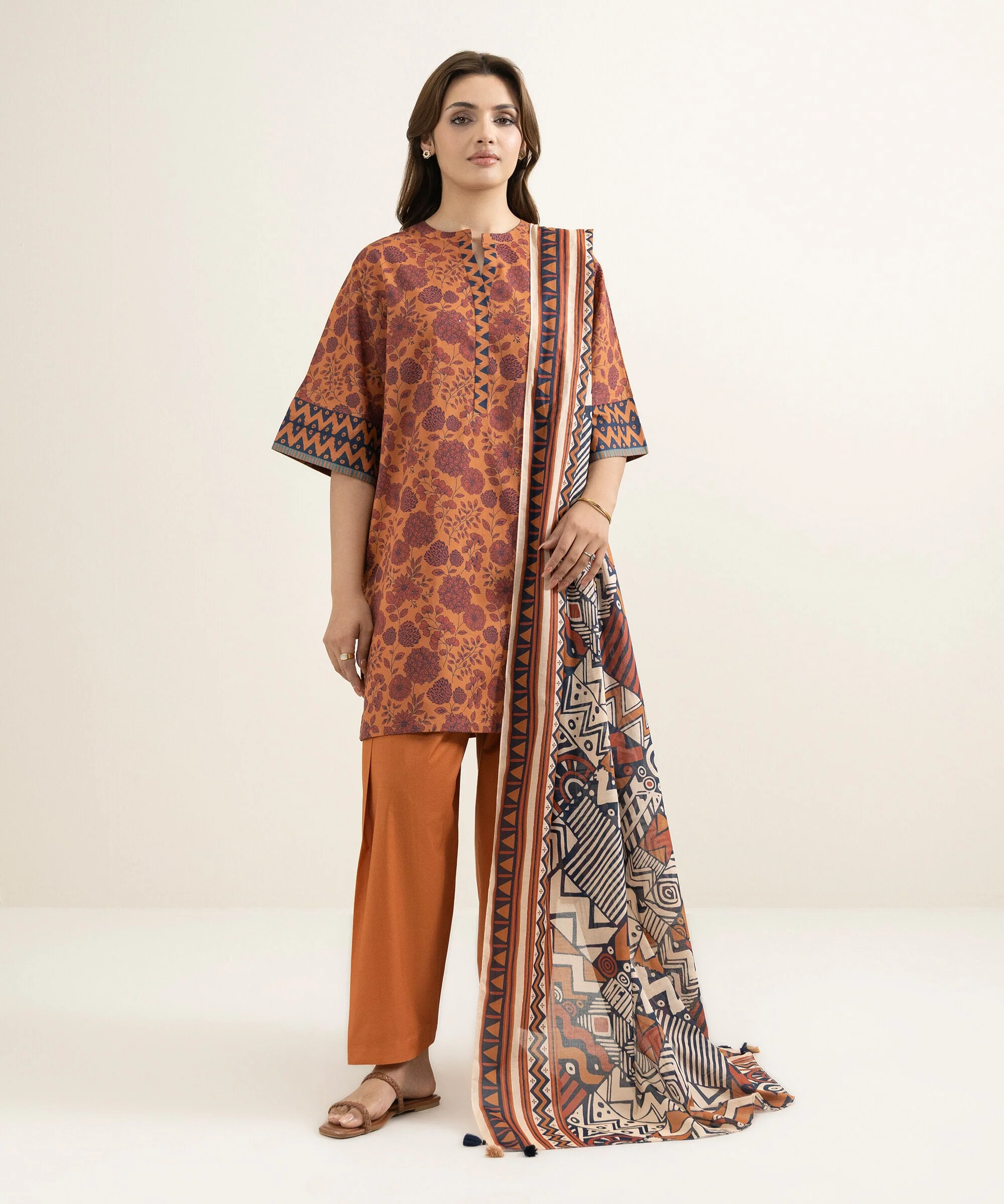 Sapphire Stitched Lawn 3 Piece U3P-DYS26V1-154 JM(60 &59) Y158 - Image 2