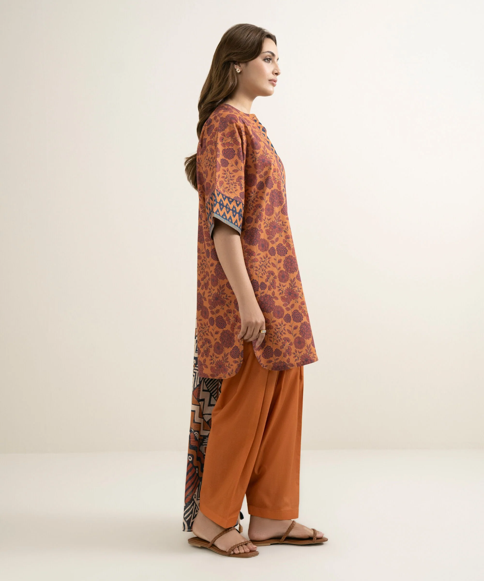 Sapphire Stitched Lawn 3 Piece U3P-DYS26V1-154 JM(60 &59) Y158 - Image 3