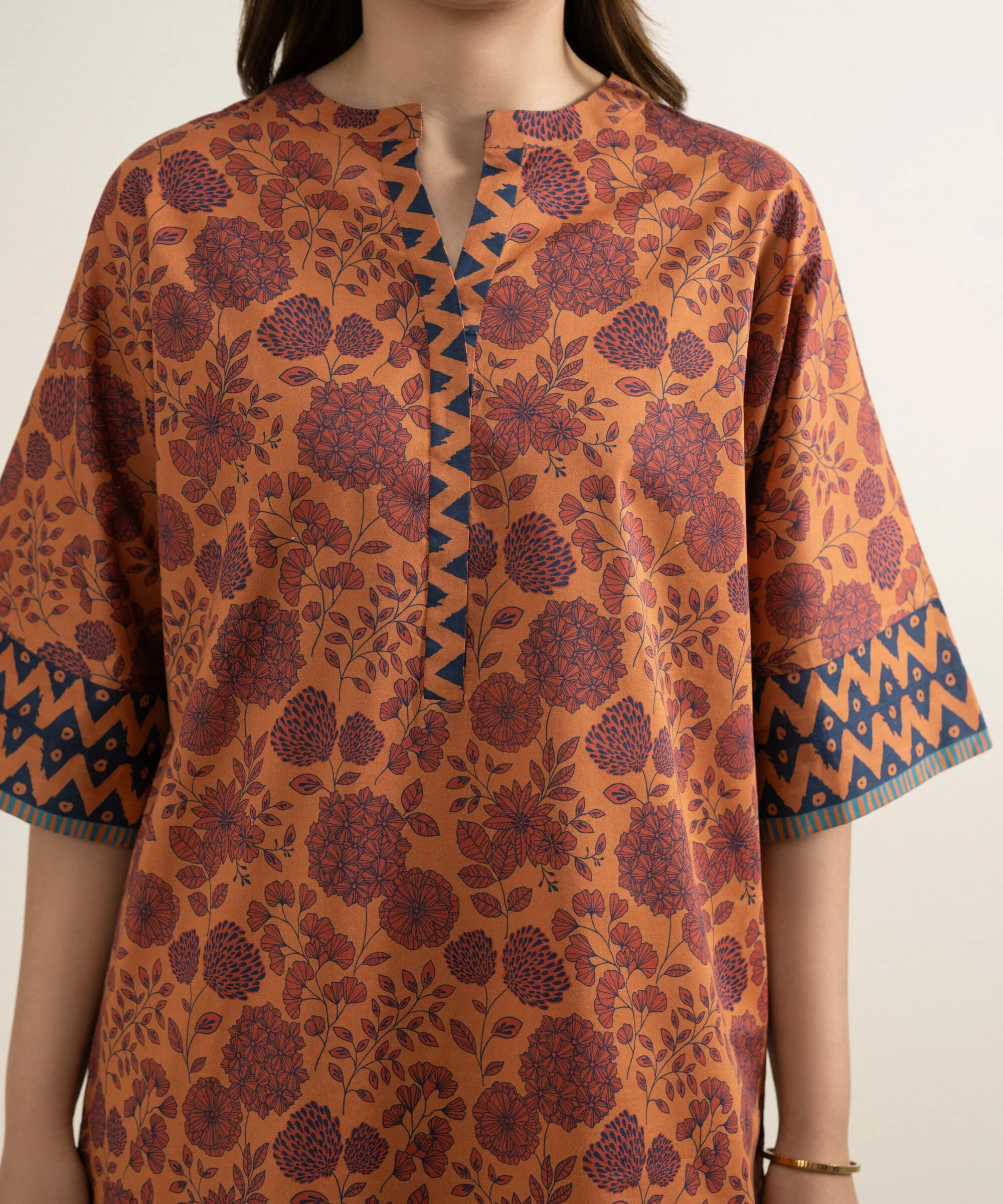 Sapphire Stitched Lawn 3 Piece U3P-DYS26V1-154 JM(60 &59) Y158 - Image 5