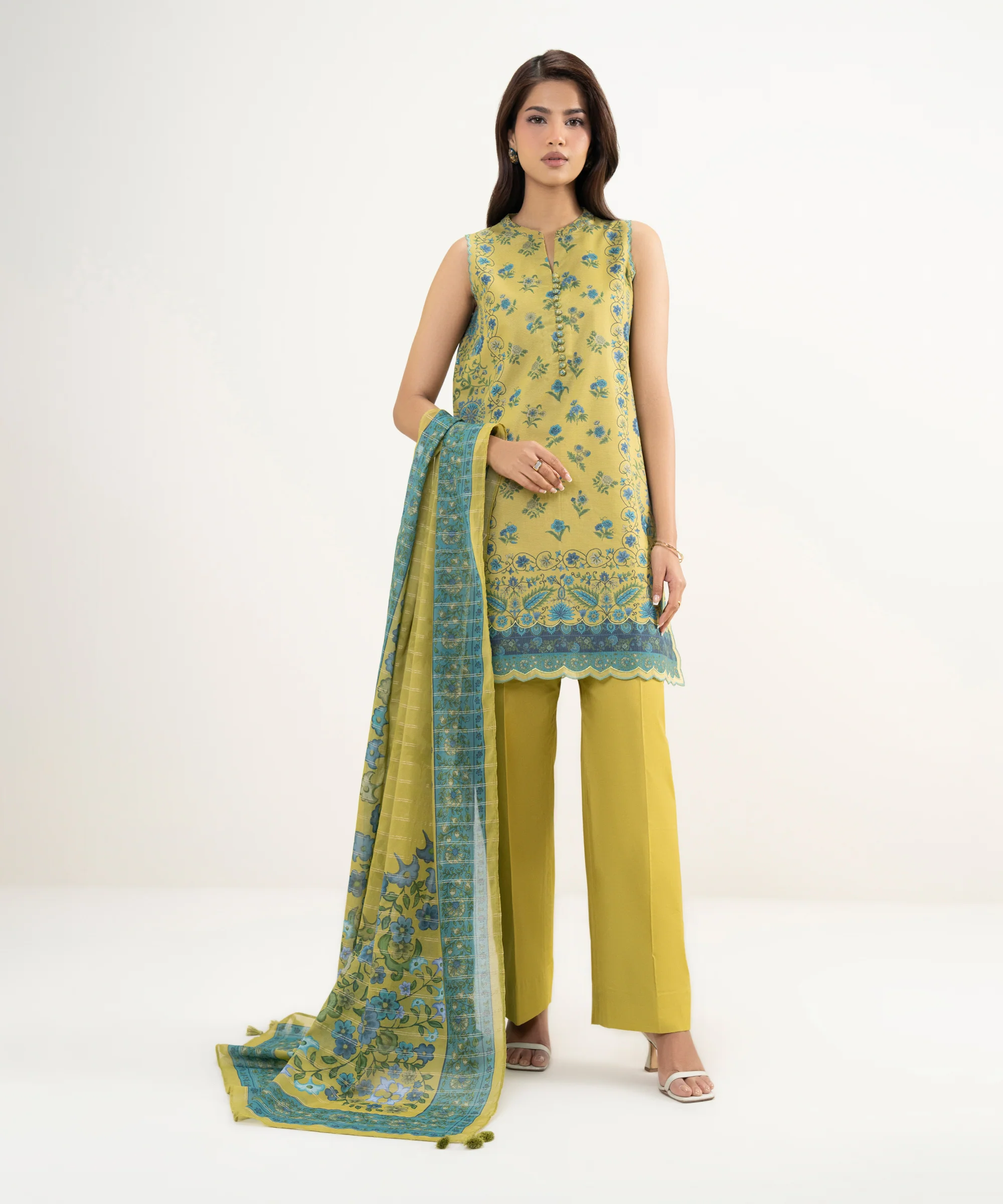 Sapphire Stitched Zari Lawn 3 Piece U3P-DYS26V2-6 J(17&18) Y156