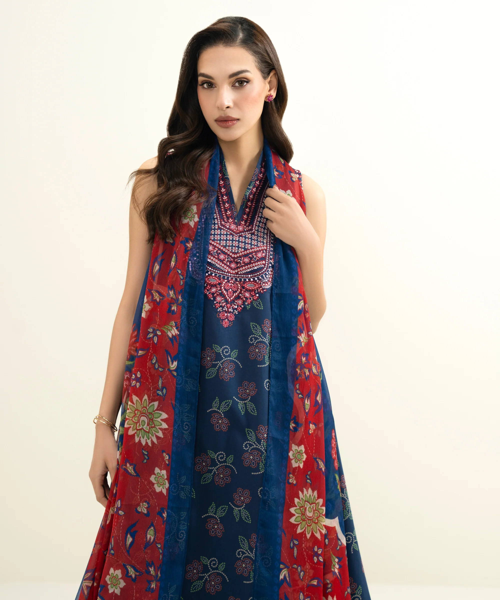 Sapphire Stitched Lawn 3 Piece U3PE-DYS26V1-15 B J(95) Y 193