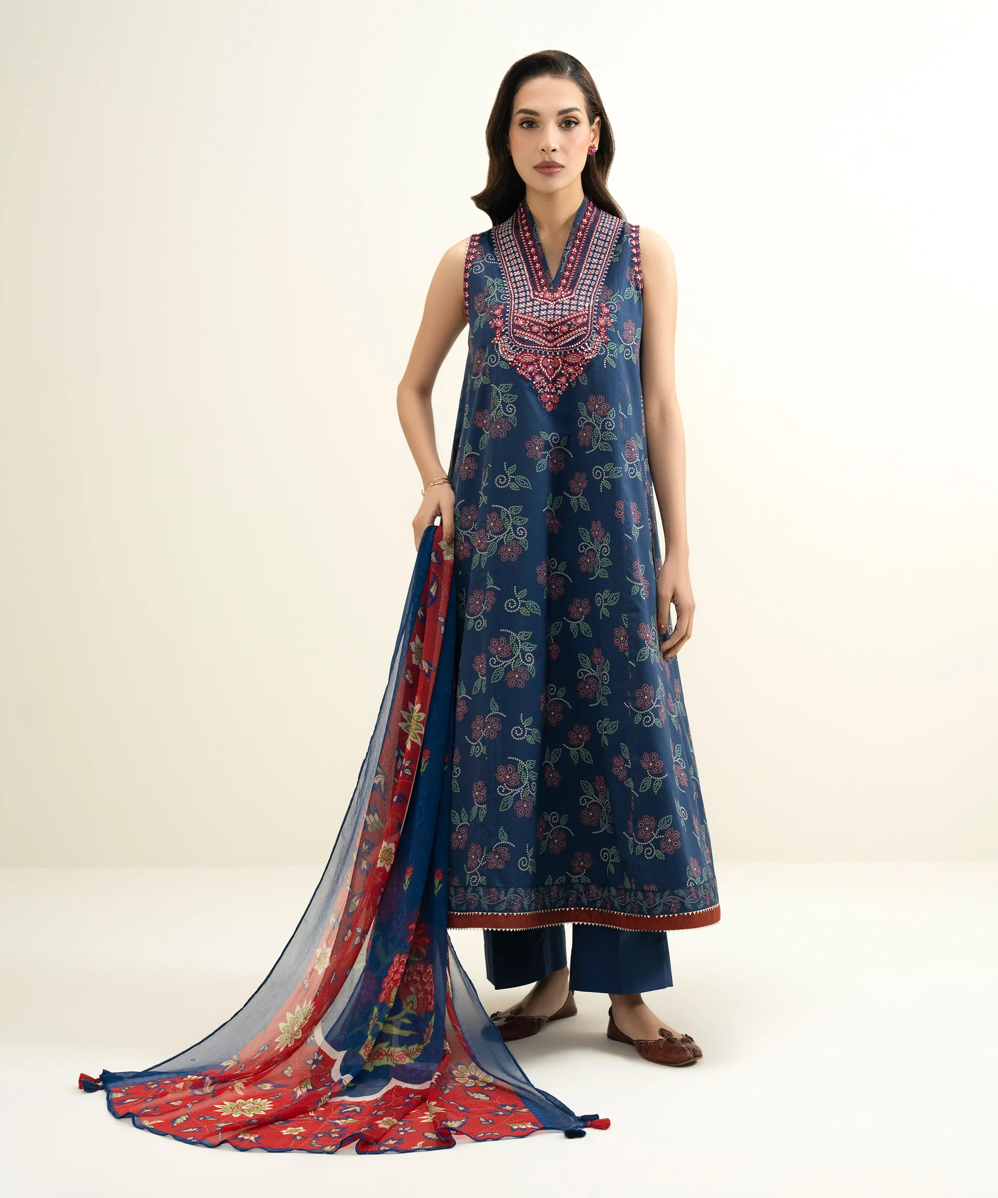Sapphire Stitched Lawn 3 Piece U3PE-DYS26V1-15 B J(95) Y 193 - Image 2