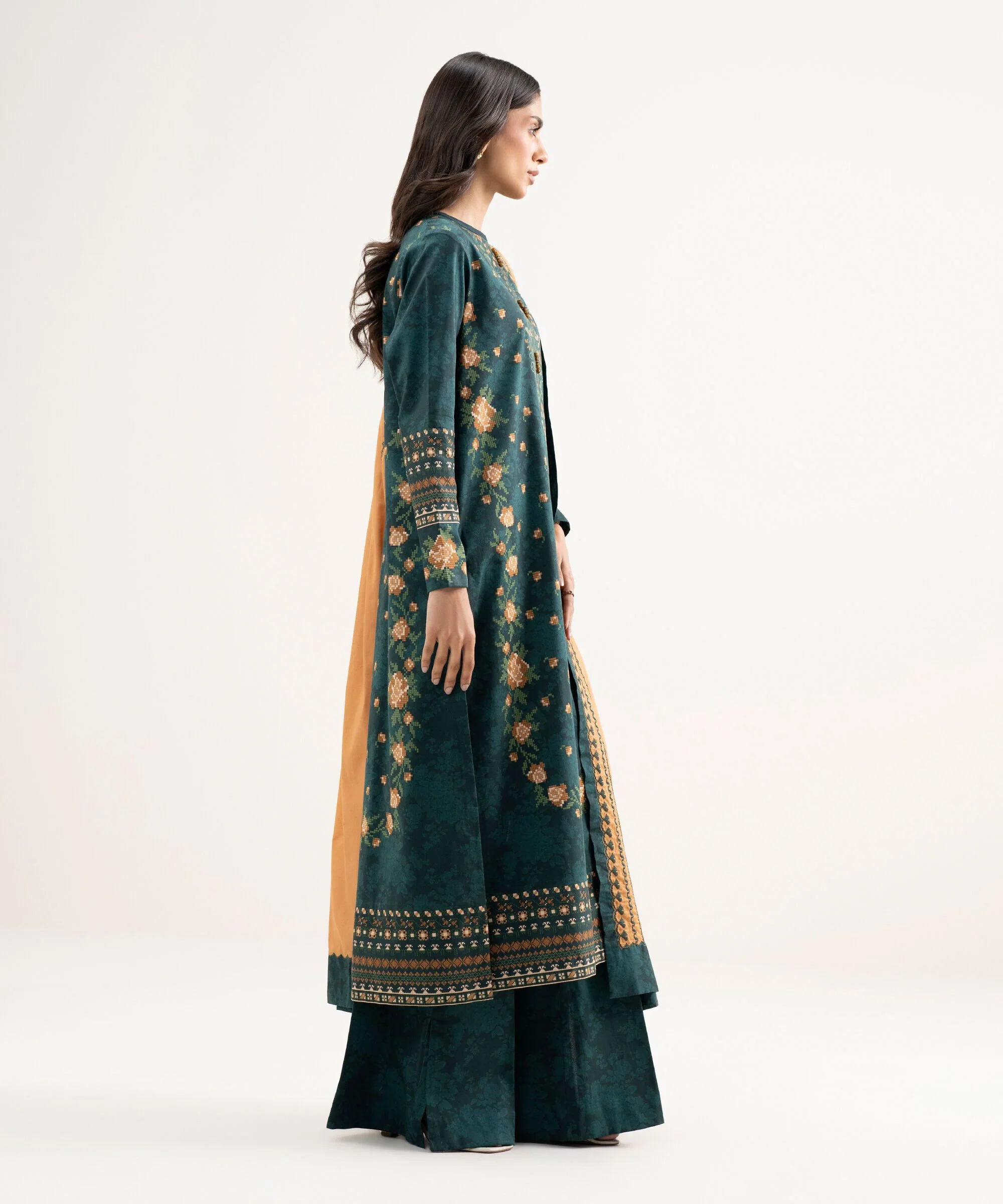 Sapphire Stitched Lawn 3 Piece U3PE-DYS26V3-10 J(126) NY181 - Image 3