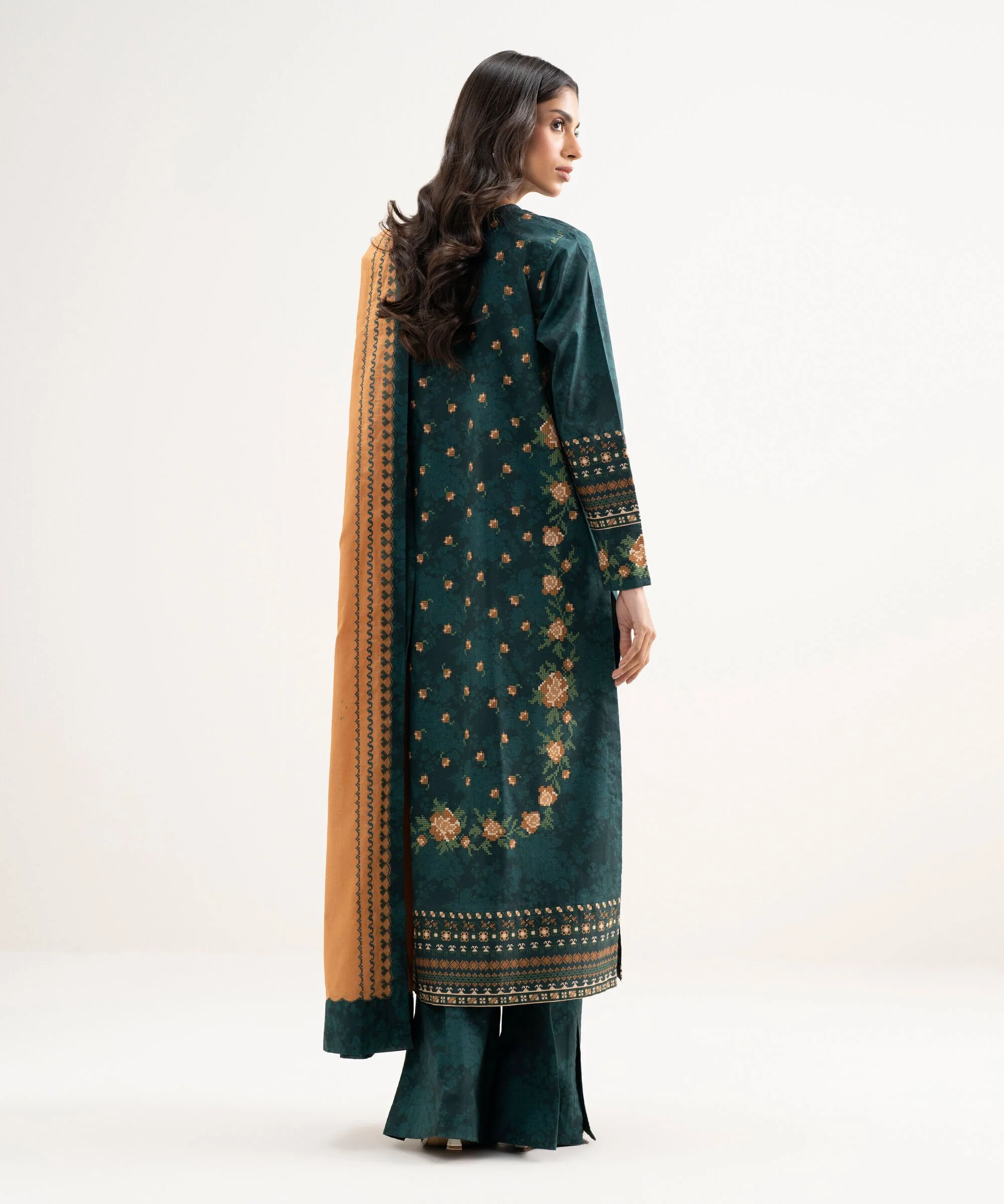 Sapphire Stitched Lawn 3 Piece U3PE-DYS26V3-10 J(126) NY181 - Image 4