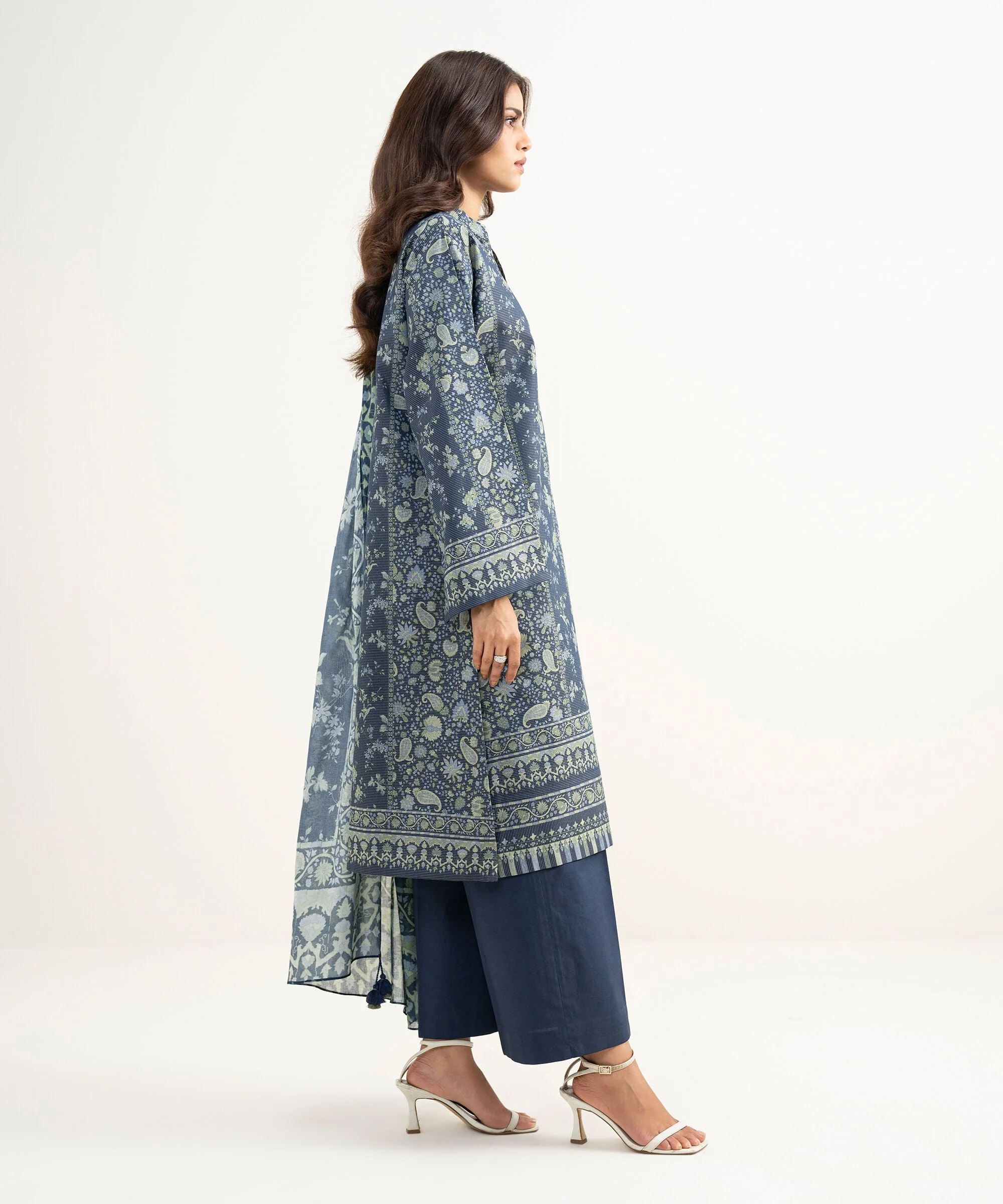 Sapphire Stitched Zari Lawn 3 Piece U3PE-DYS26V3-100 J(112) Y (187) - Image 3