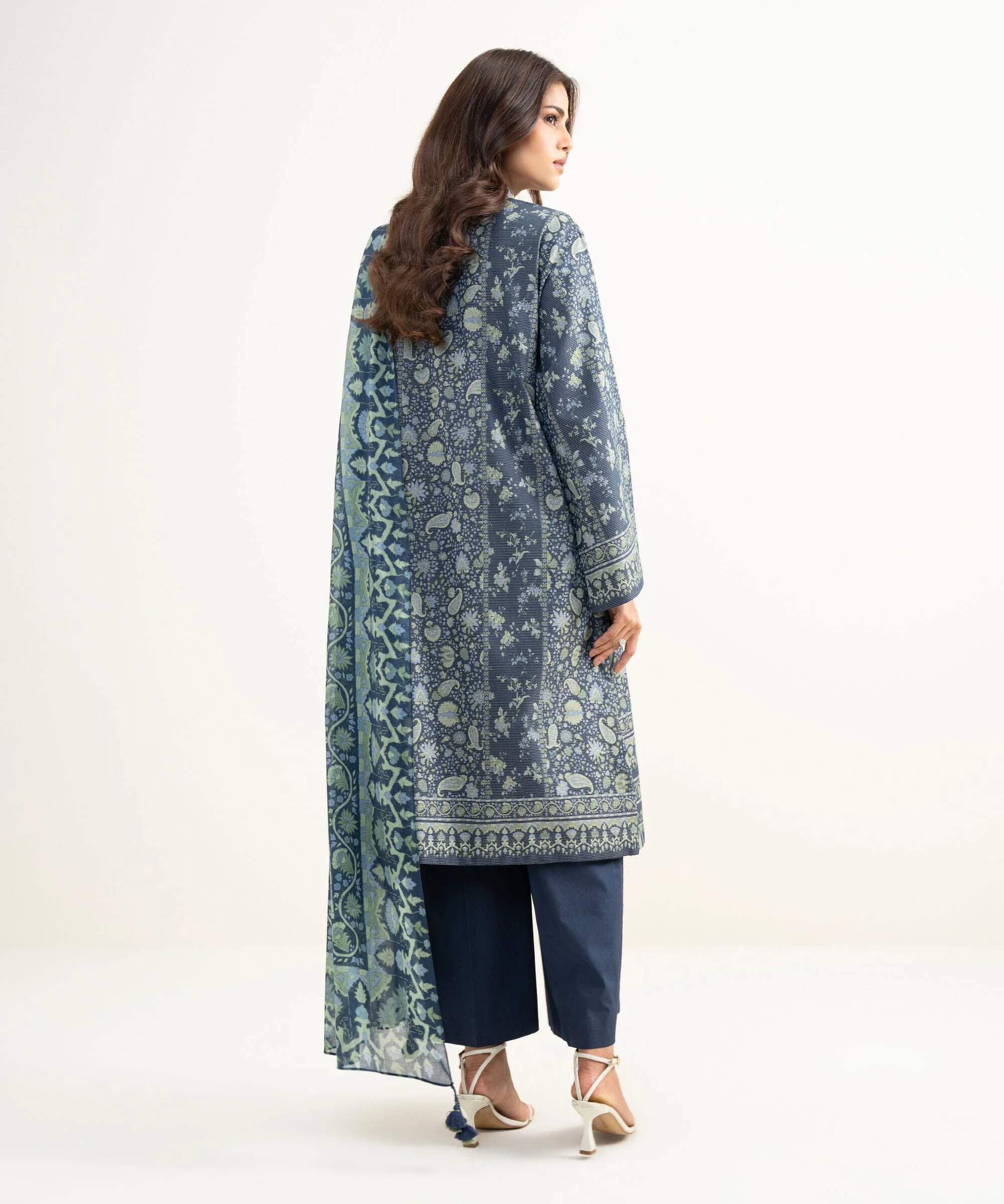 Sapphire Stitched Zari Lawn 3 Piece U3PE-DYS26V3-100 J(112) Y (187) - Image 4