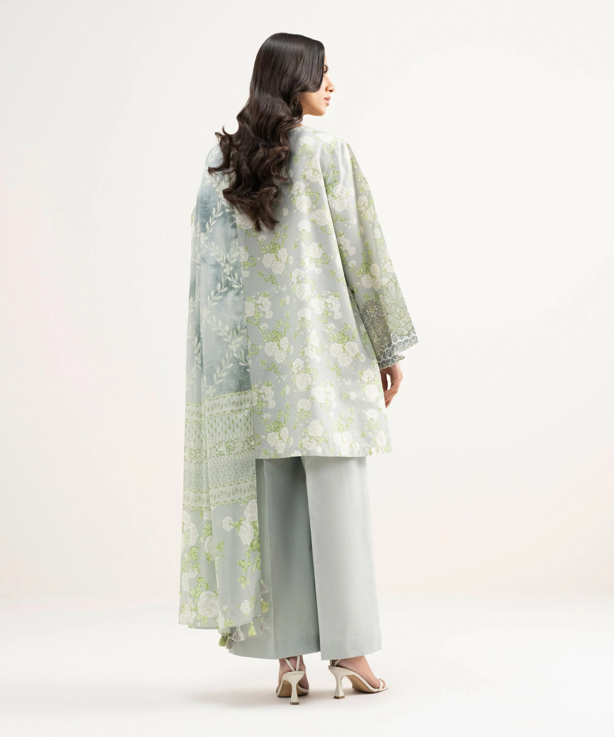 Sapphire Stitched Zari Lawn 3 Piece U3PE-DYS26V3-111 J(96&97) Y(178)152 - Image 3