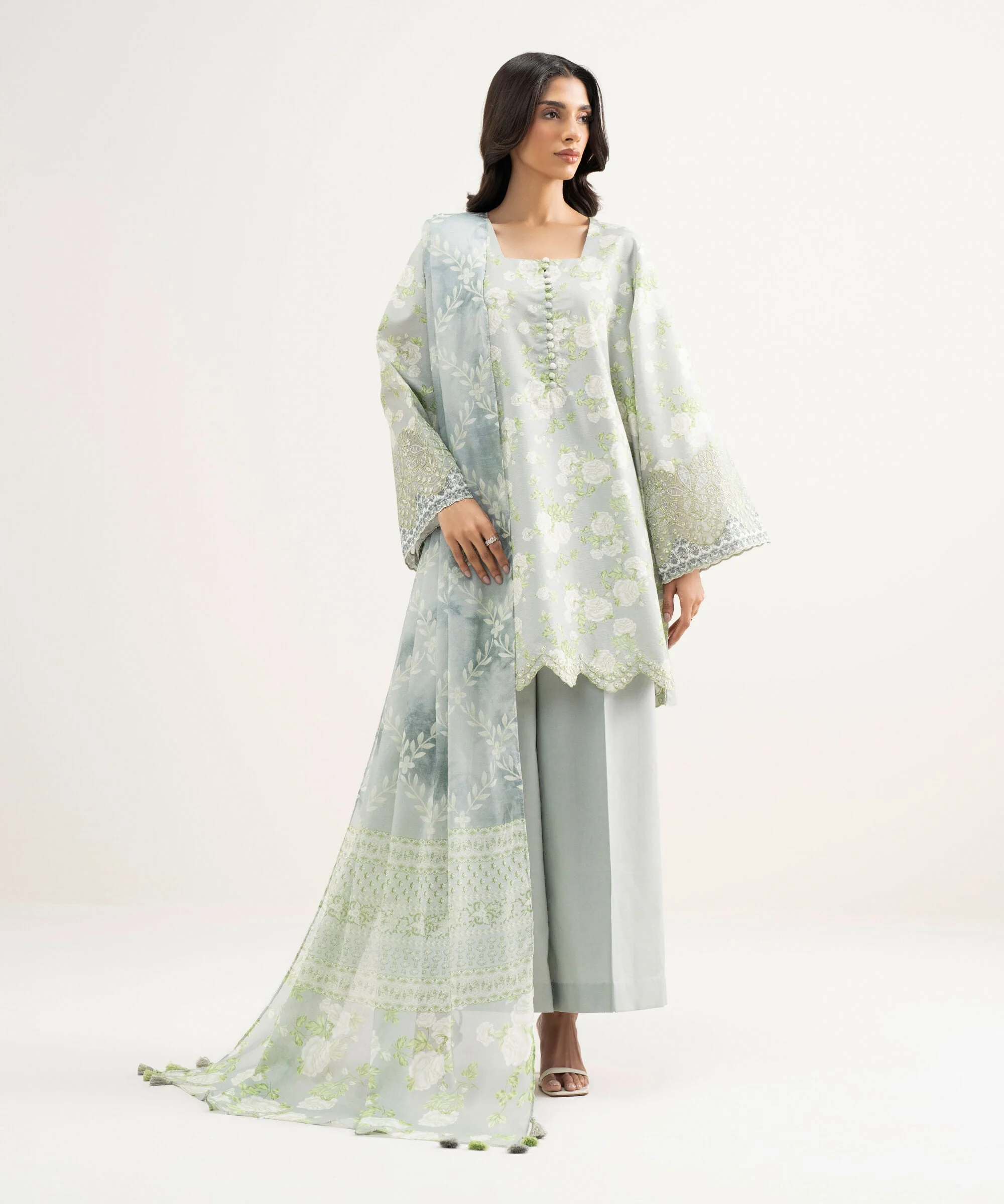 Sapphire Stitched Zari Lawn 3 Piece U3PE-DYS26V3-111 J(96&97) Y(178)152 - Image 4