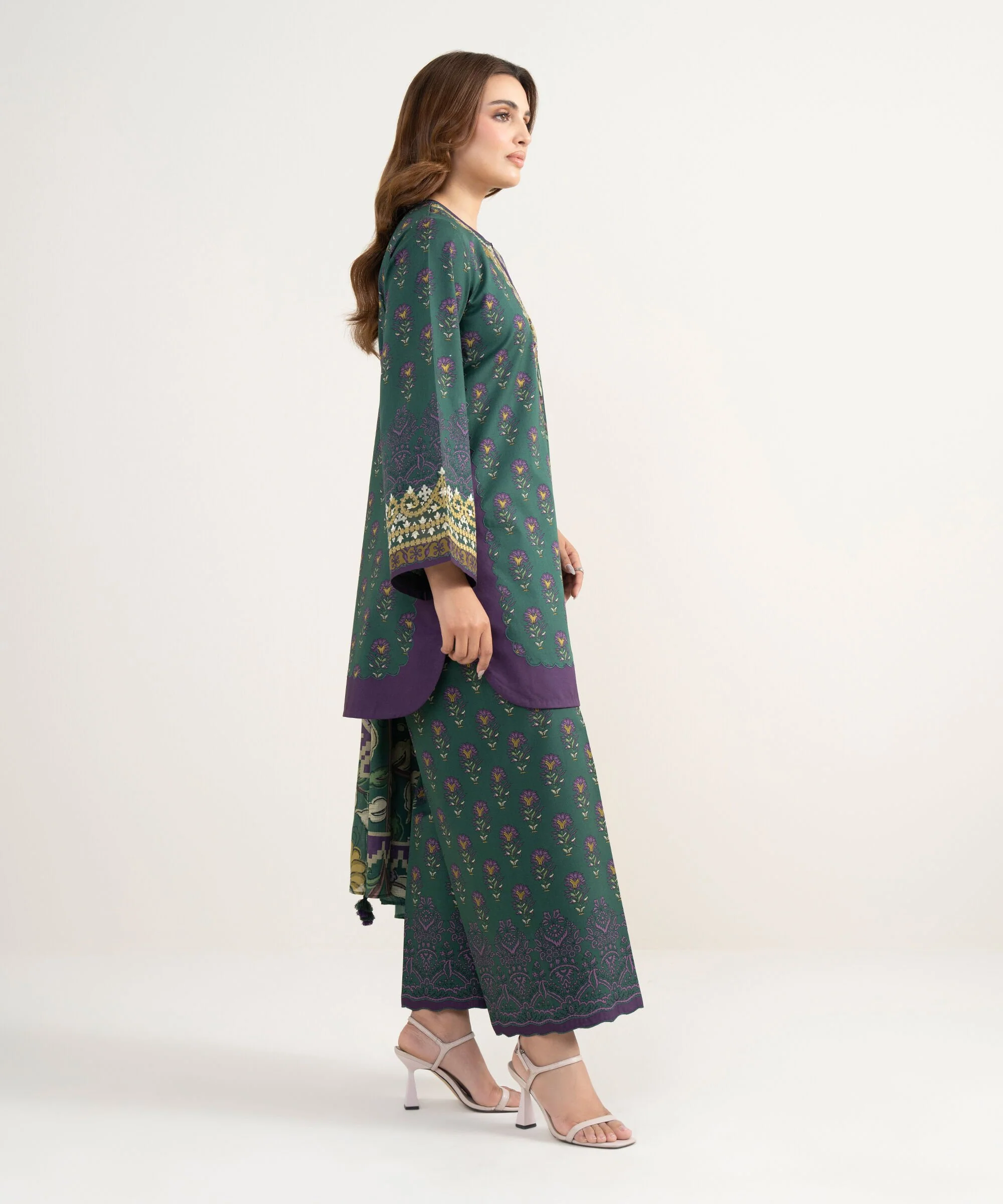 Sapphire Stitched Lawn 3 Piece U3PE-DYS26V3-122 JM(58) Y157 - Image 2