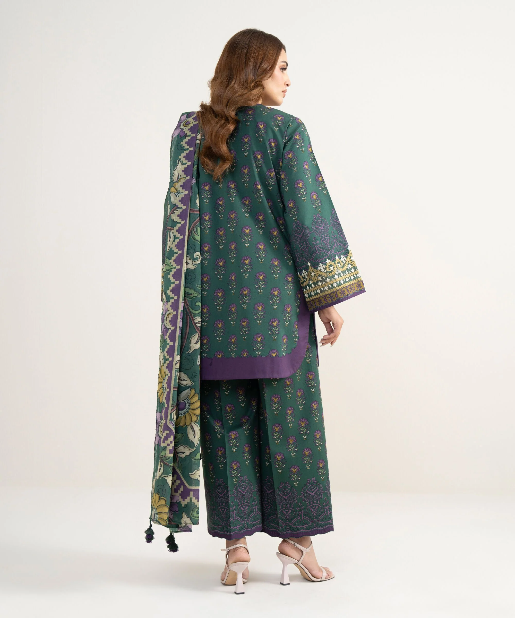 Sapphire Stitched Lawn 3 Piece U3PE-DYS26V3-122 JM(58) Y157 - Image 3