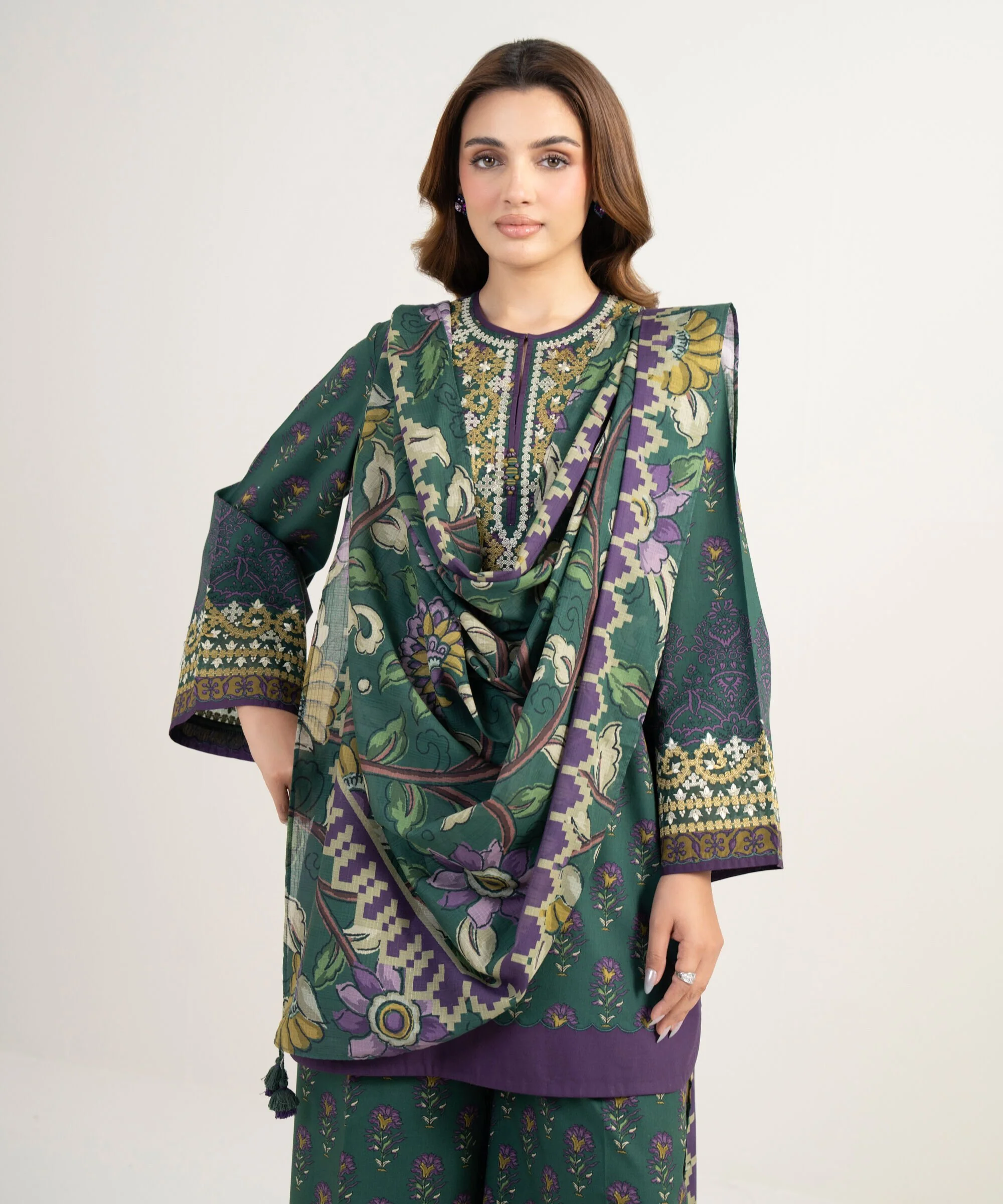 Sapphire Stitched Lawn 3 Piece U3PE-DYS26V3-122 JM(58) Y157 - Image 4