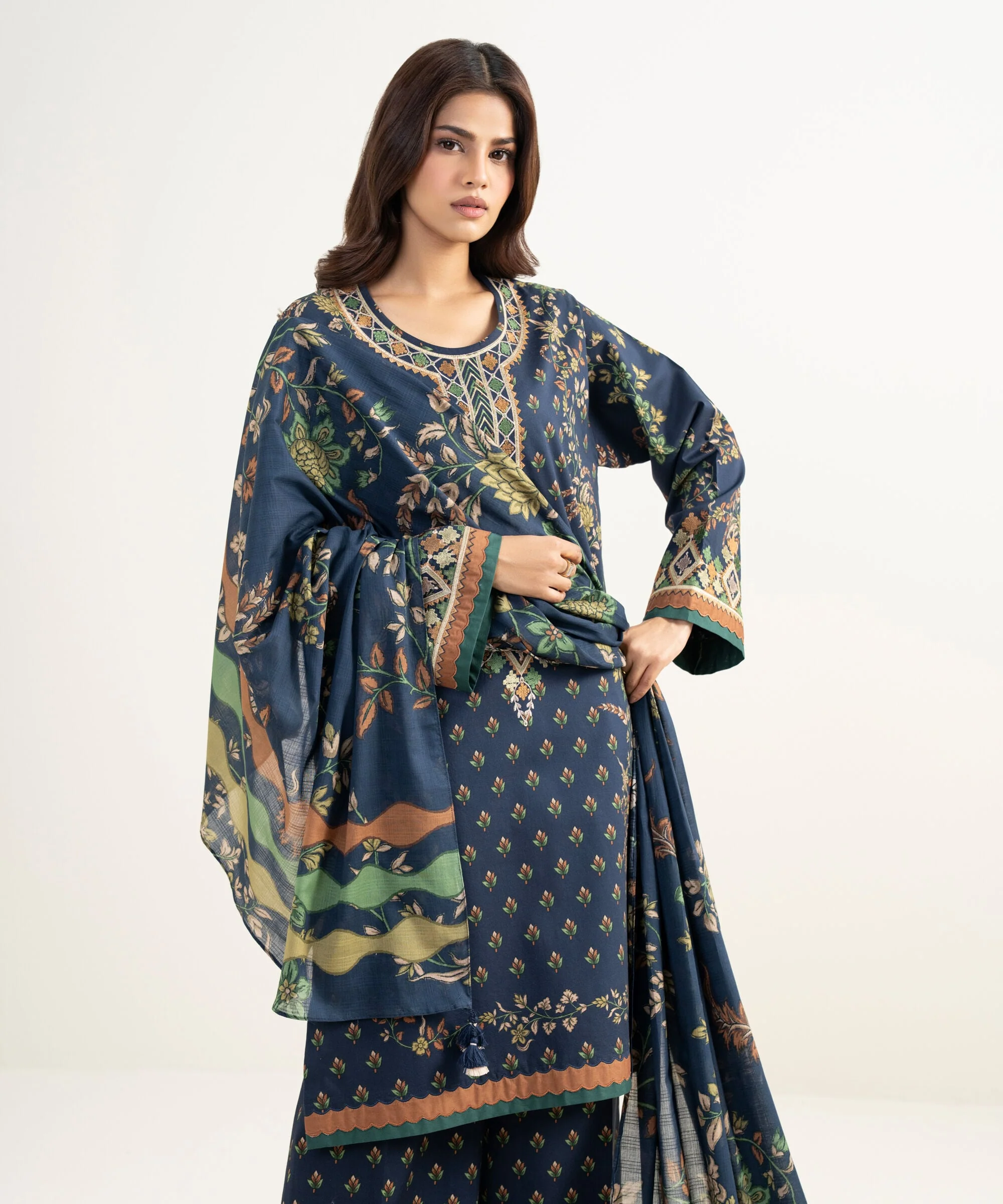 Sapphire Stitched Lawn 3 Piece U3PE-DYS26V3-124 JM(55) NY(194)