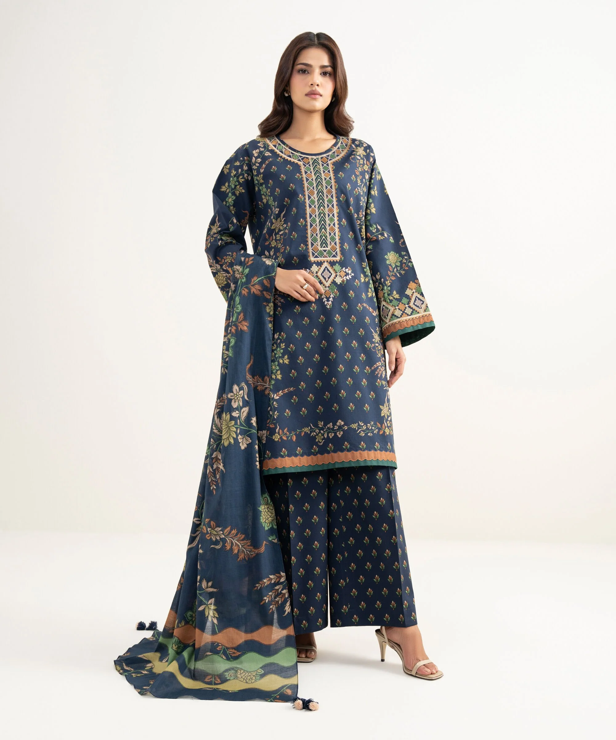 Sapphire Stitched Lawn 3 Piece U3PE-DYS26V3-124 JM(55) NY(194) - Image 2
