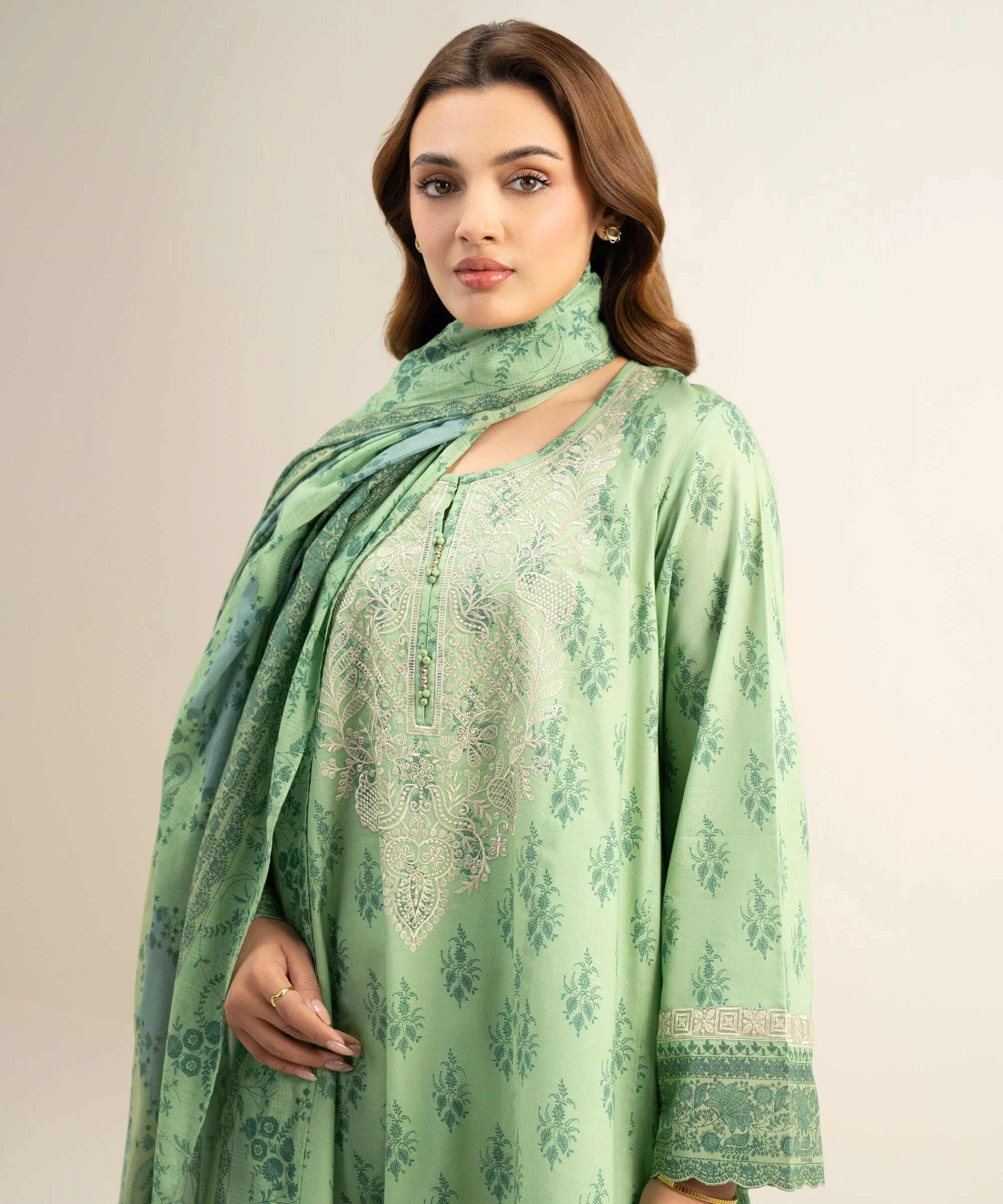 Sapphire Stitched Lawn 3 Piece U3PE-DYS26V3-14 J(20)Y-196 - Image 2