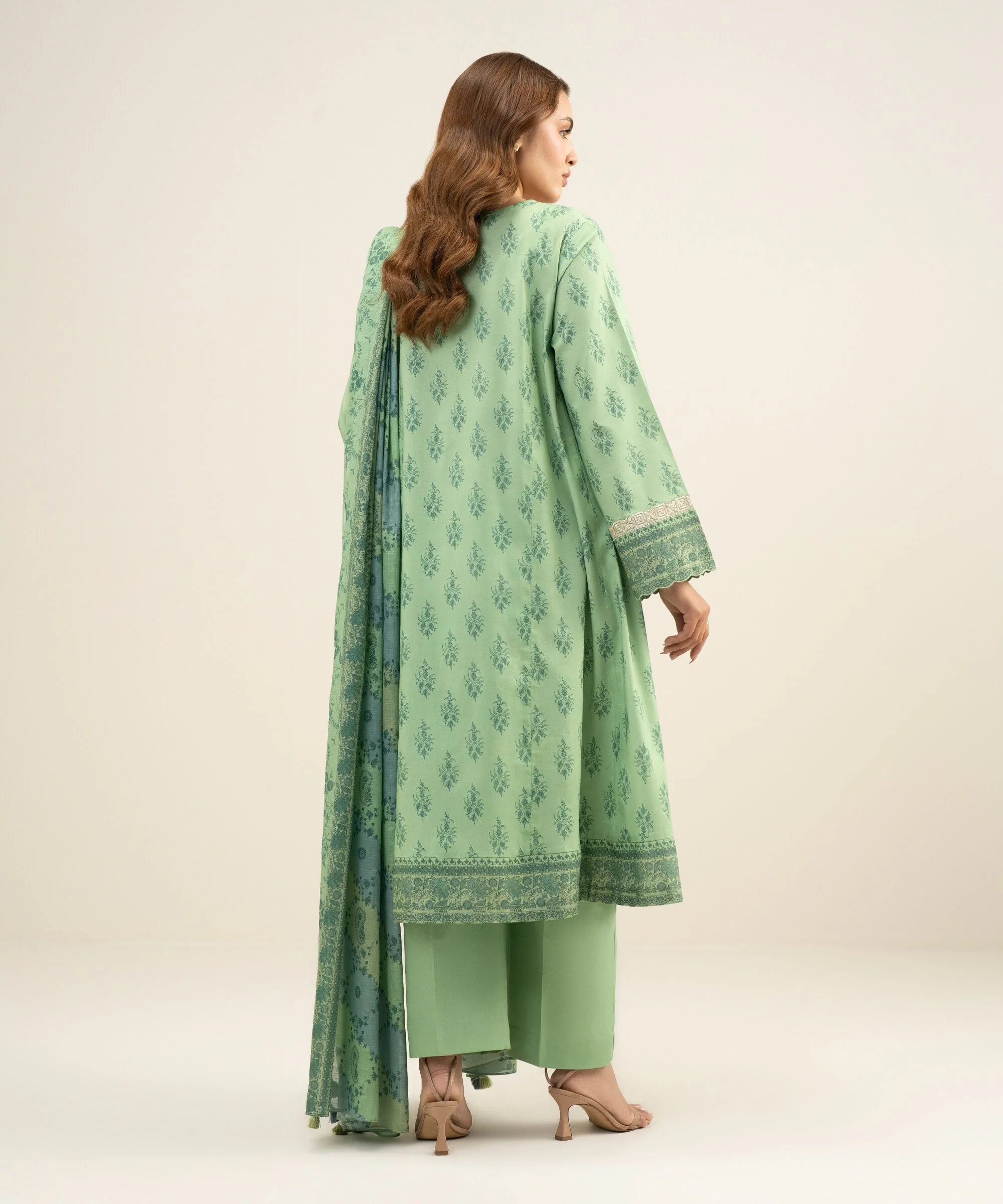 Sapphire Stitched Lawn 3 Piece U3PE-DYS26V3-14 J(20)Y-196 - Image 4