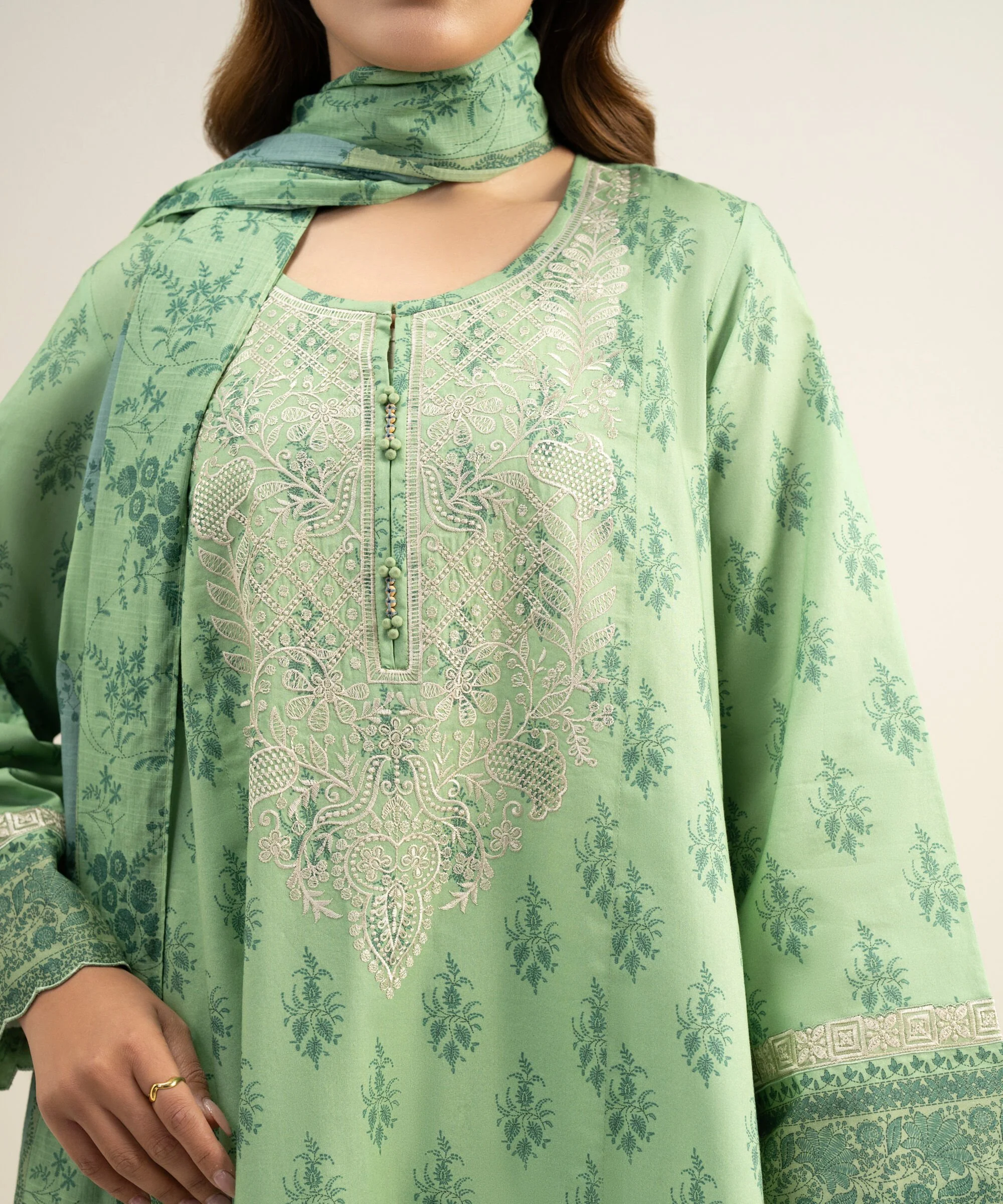 Sapphire Stitched Lawn 3 Piece U3PE-DYS26V3-14 J(20)Y-196 - Image 5