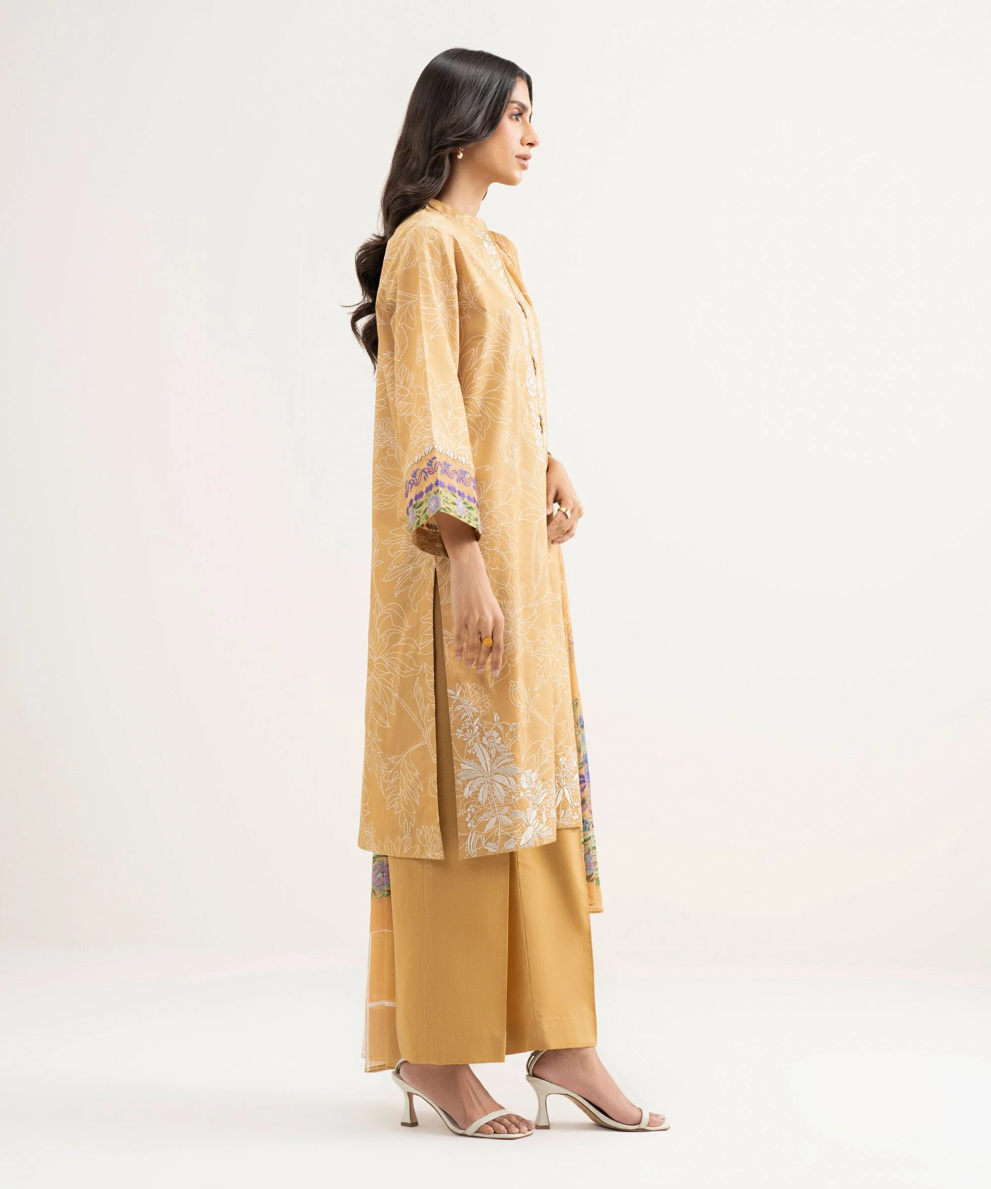 Sapphire Stitched Lawn 3 Piece U3PE-DYS26V3-25 J(51) - Image 2