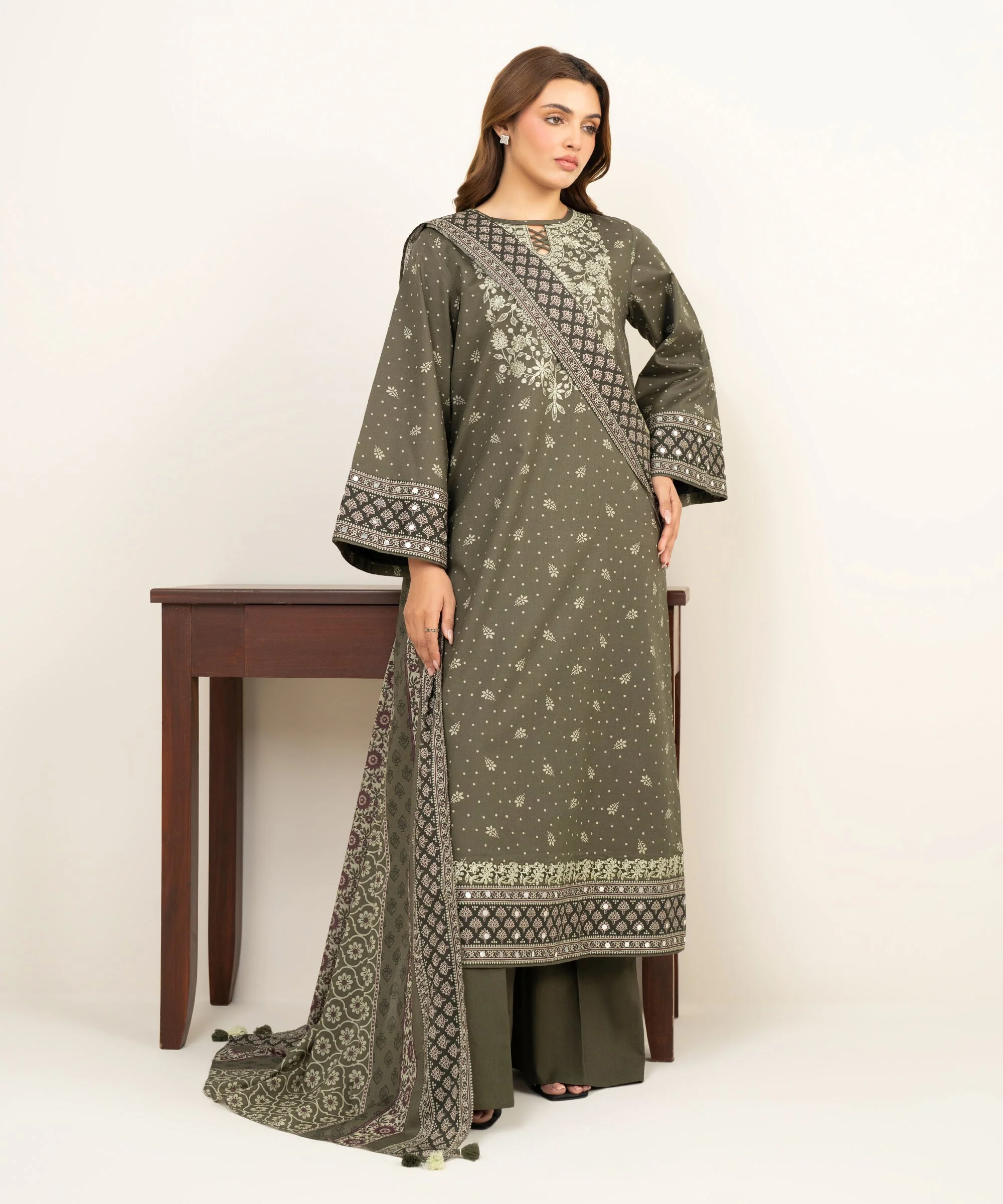 Sapphire Stitched Lawn 3 Piece U3PE-DYS26V3-88 JM(53) Y154