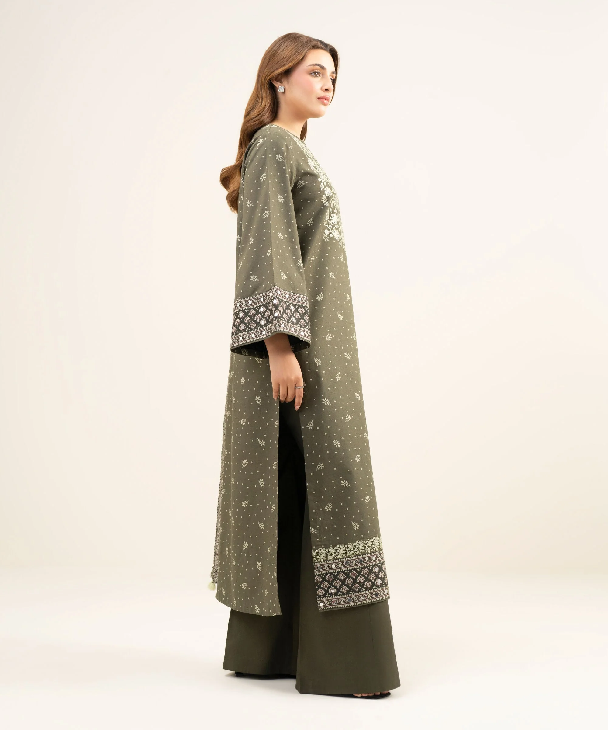 Sapphire Stitched Lawn 3 Piece U3PE-DYS26V3-88 JM(53) Y154 - Image 3