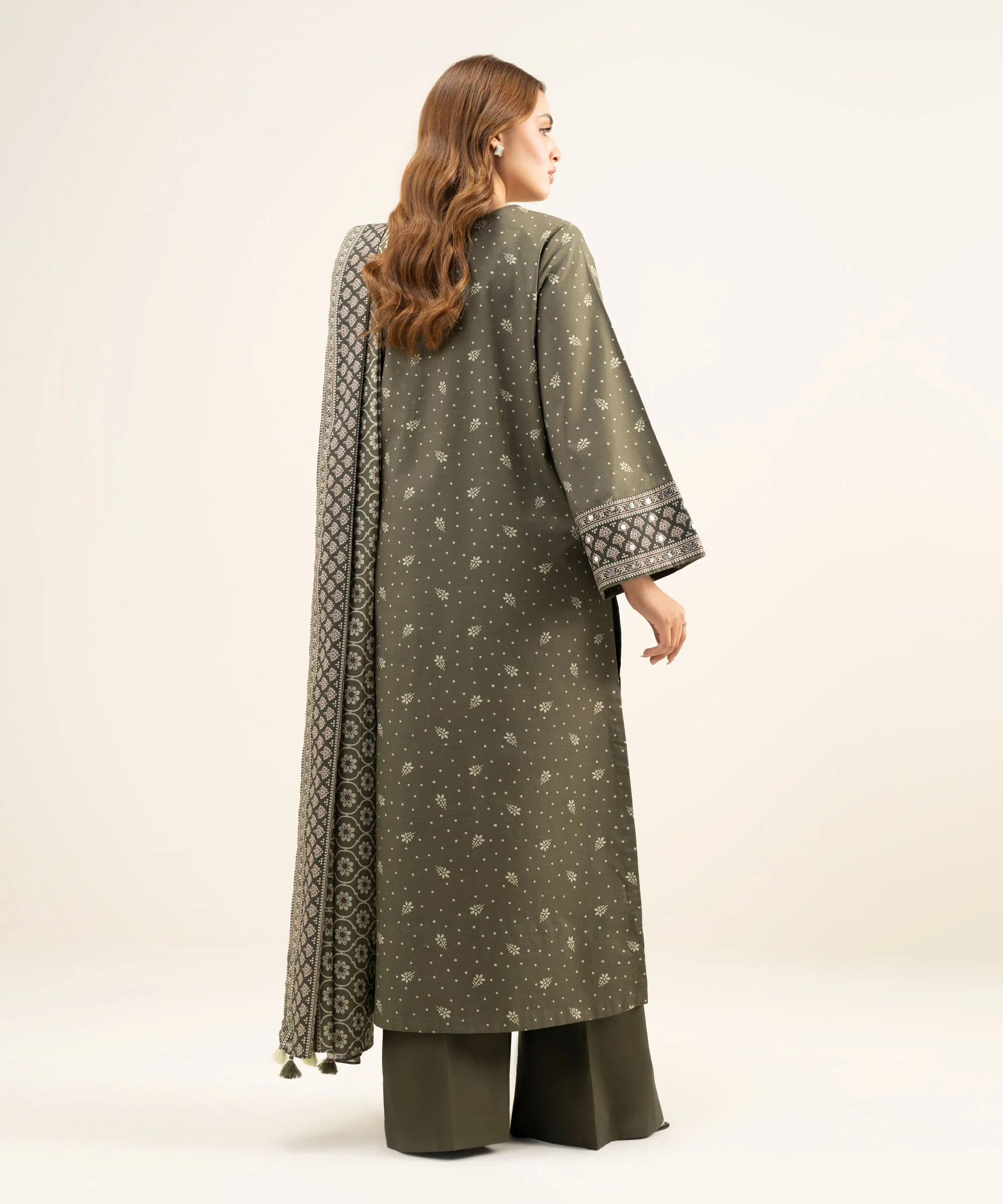 Sapphire Stitched Lawn 3 Piece U3PE-DYS26V3-88 JM(53) Y154 - Image 4