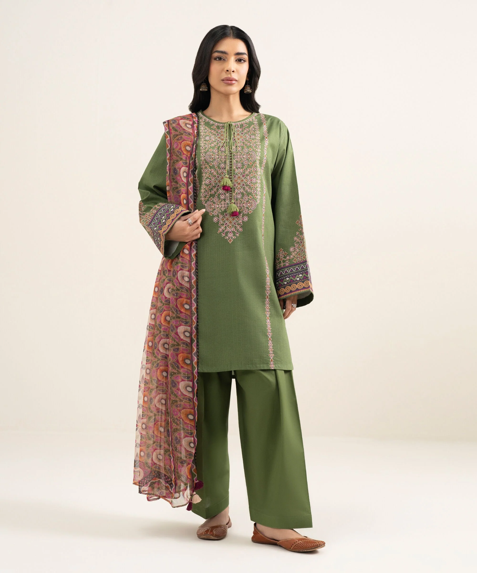 Sapphire Stitched Lawn 3 Piece U3PE-SGS26V3-1 JM(59) Y153