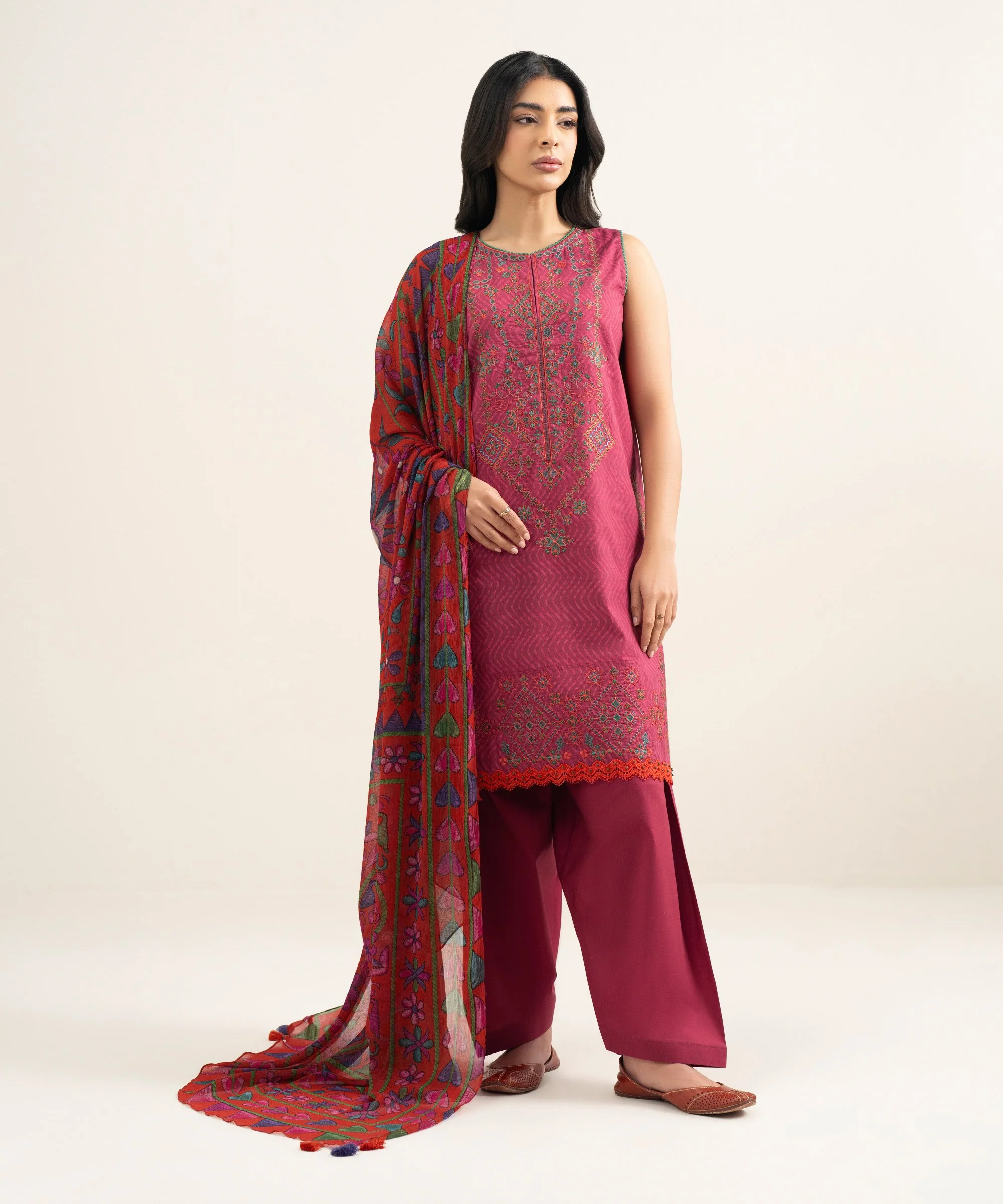 Sapphire Stitched Lawn 3 Piece U3PE-SGS26V3-4 J(57)