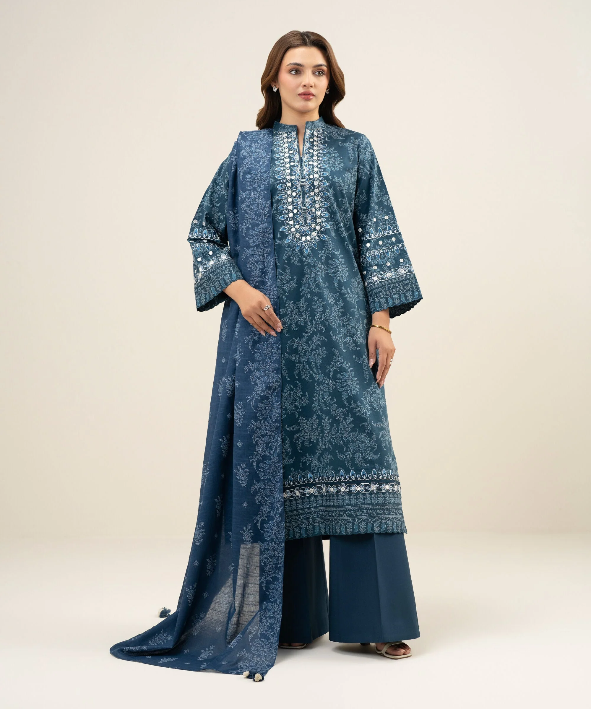 Sapphire Stitched Lawn 3 Piece U3PE-SGS26V3-6 J(113) Y154