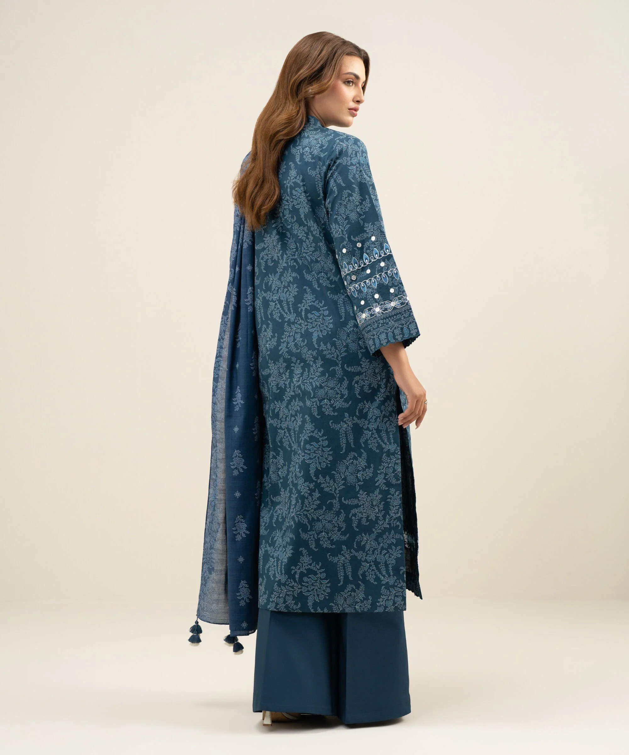 Sapphire Stitched Lawn 3 Piece U3PE-SGS26V3-6 J(113) Y154 - Image 3