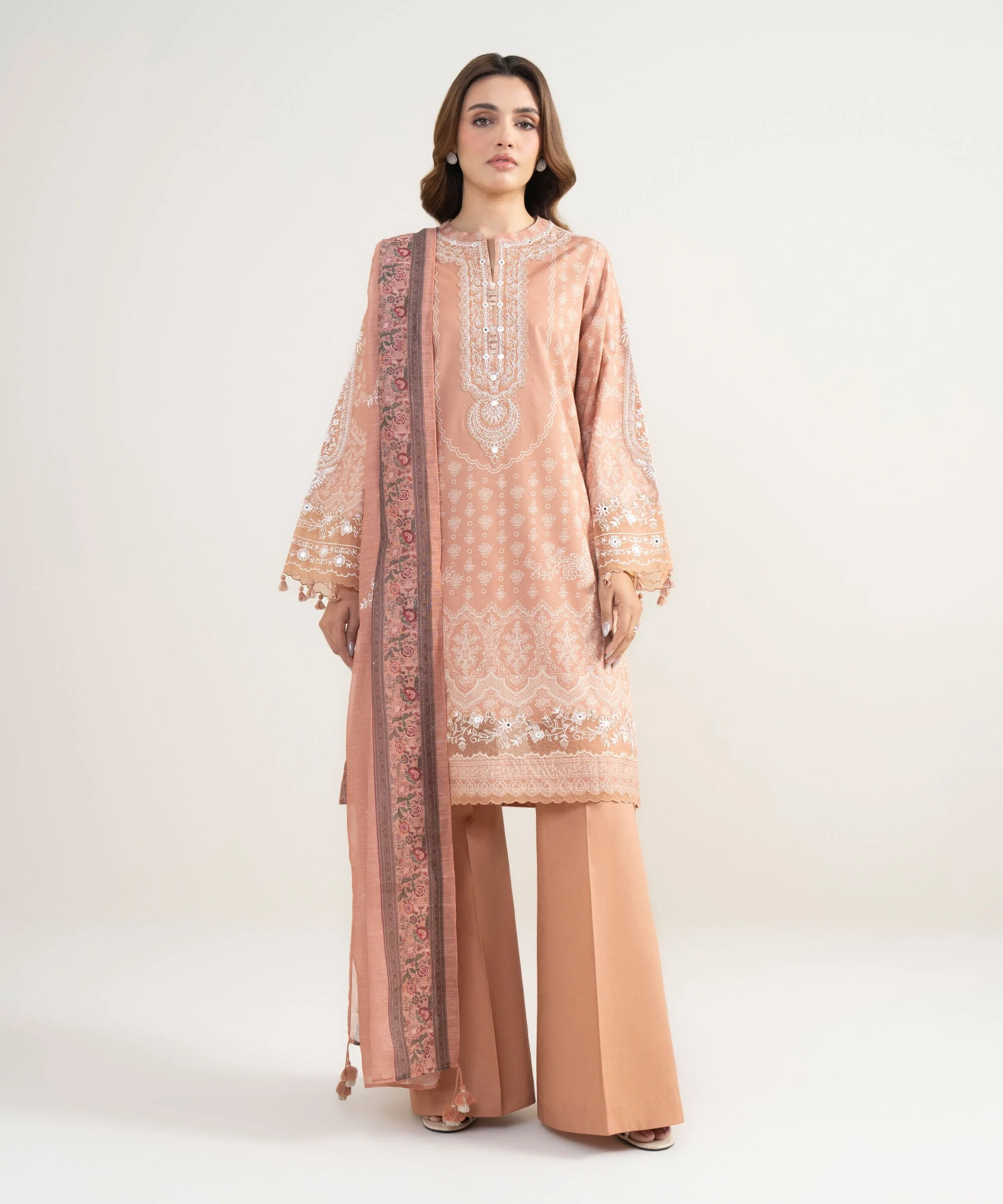 Sapphire Stitched Lawn 3 Piece U3PE-SGS26V3-65 JM(49). Y 190 189