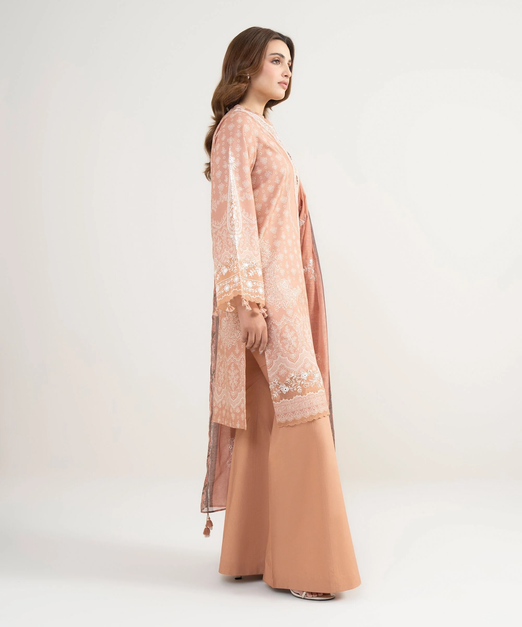 Sapphire Stitched Lawn 3 Piece U3PE-SGS26V3-65 JM(49). Y 190 189 - Image 3