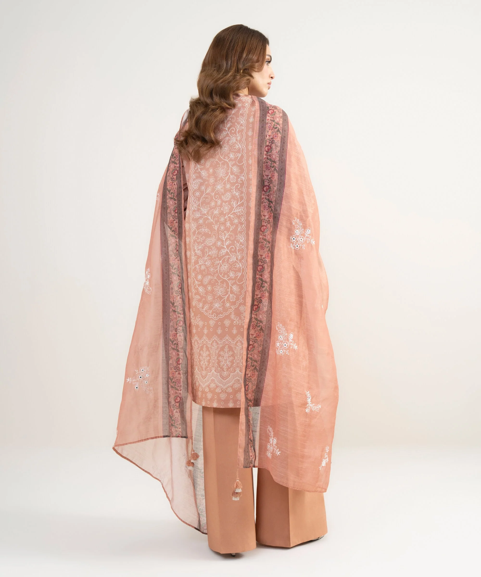 Sapphire Stitched Lawn 3 Piece U3PE-SGS26V3-65 JM(49). Y 190 189 - Image 4