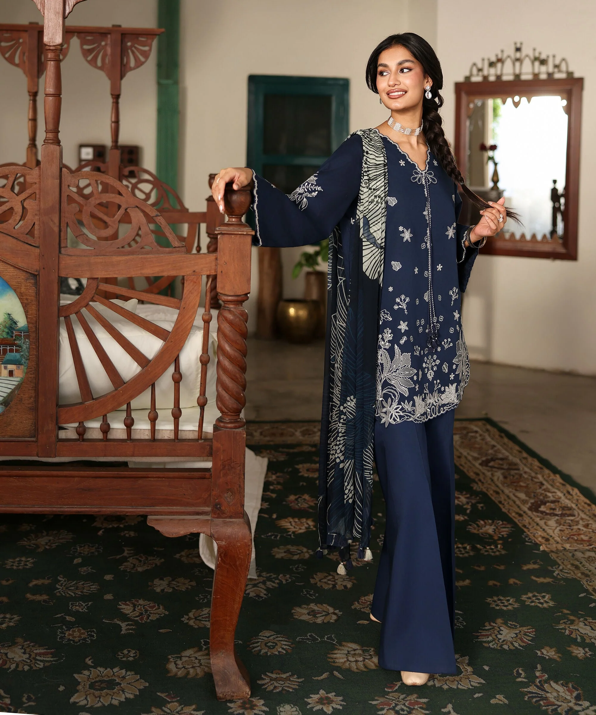 Sapphire Stitched Textured Lawn 3 Piece U3PE-STS26V3-23 J(125) Y152
