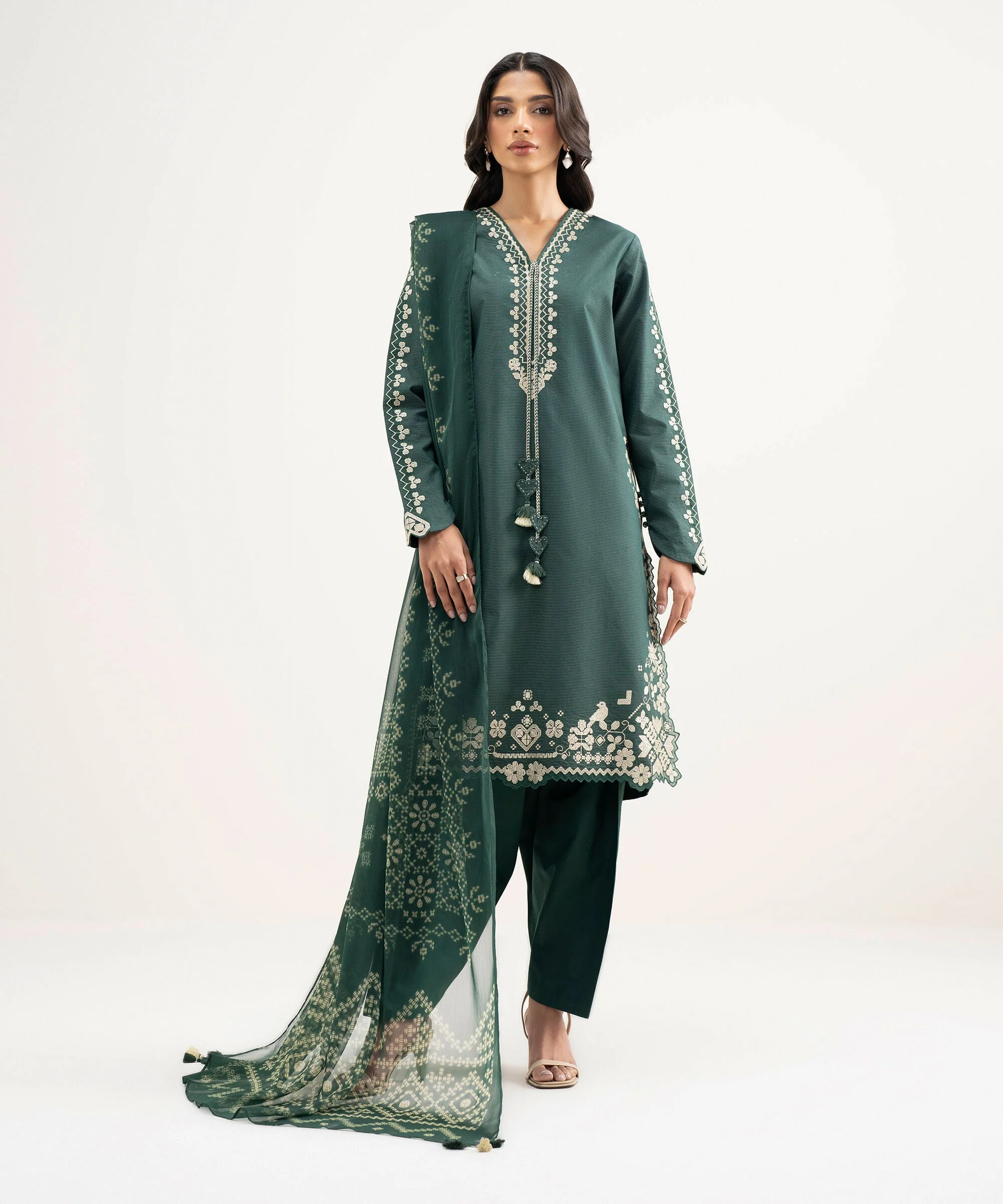 Sapphire Stitched Zari Lawn 3 Piece U3PE-STS26V3-6 JM(51) Y187