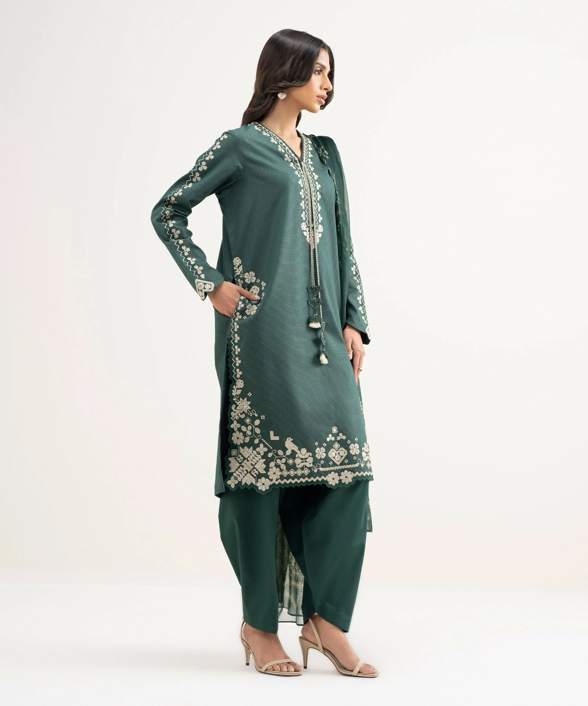 Sapphire Stitched Zari Lawn 3 Piece U3PE-STS26V3-6 JM(51) Y187 - Image 2